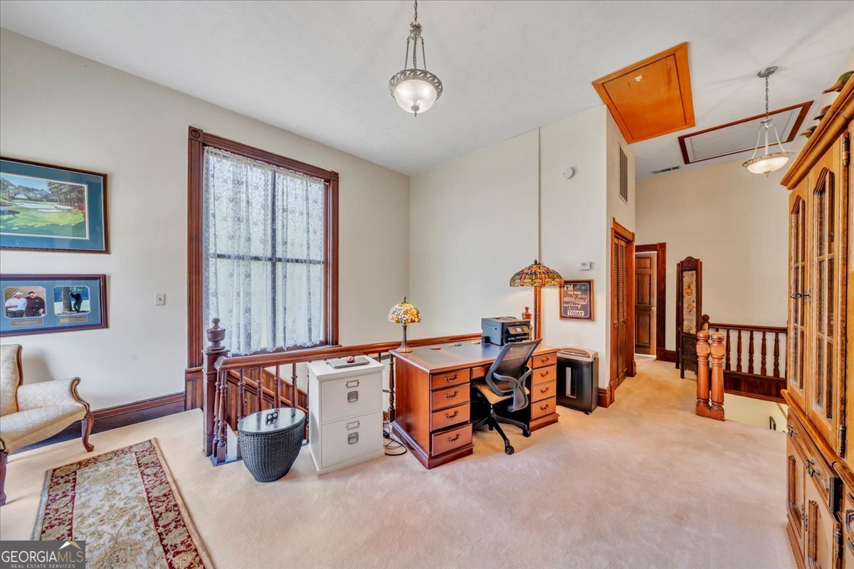 101 Everett Square Property Photo 35