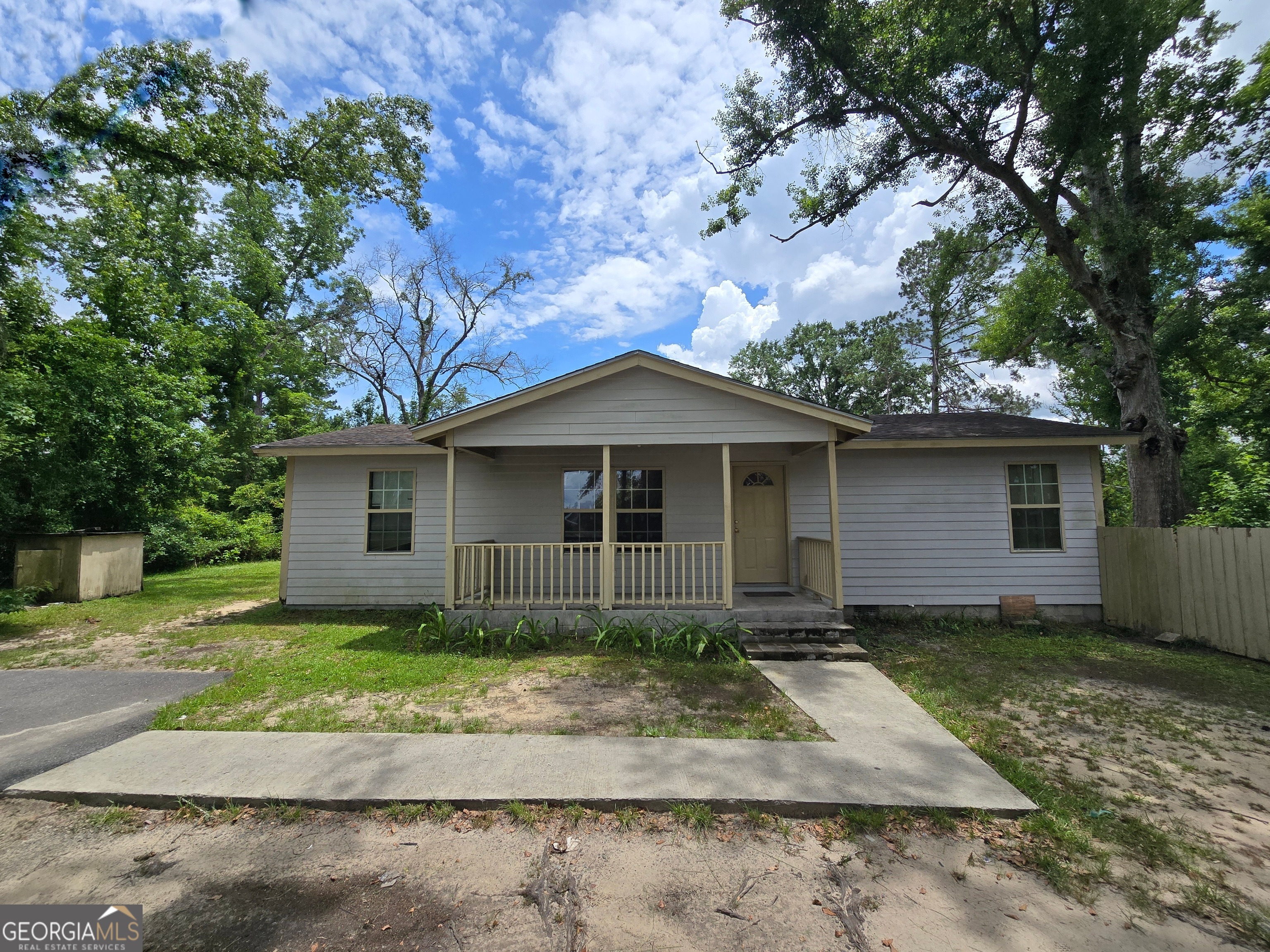 2721 Dogwood Circle