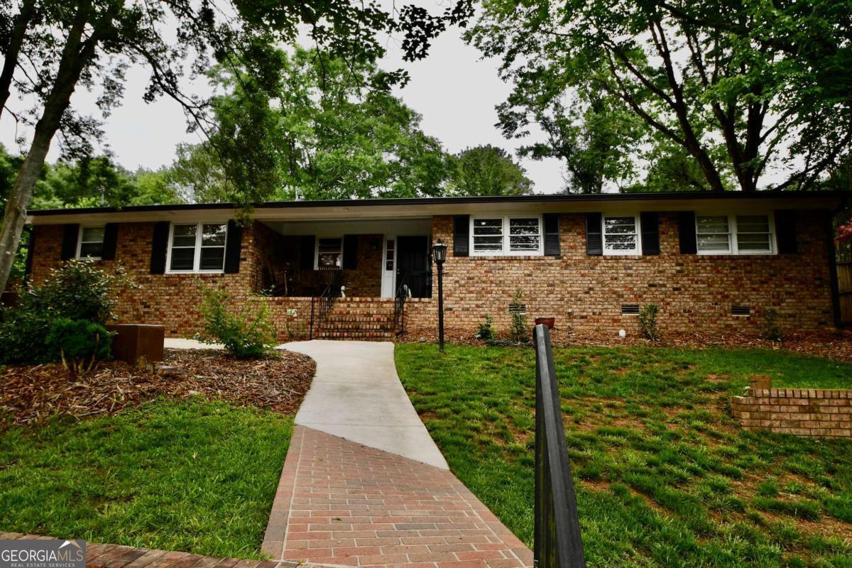 280 Valleybrook Drive Property Photo 4