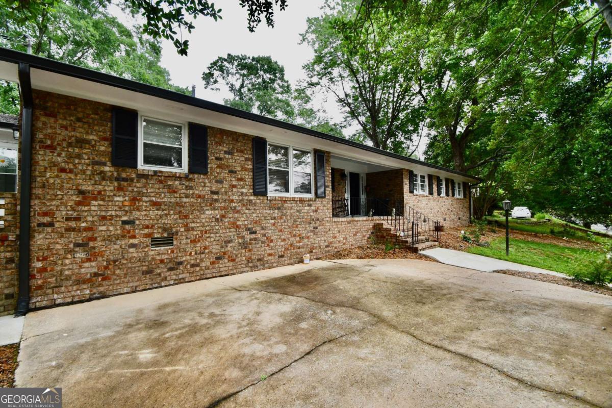 280 Valleybrook Drive Property Photo 6
