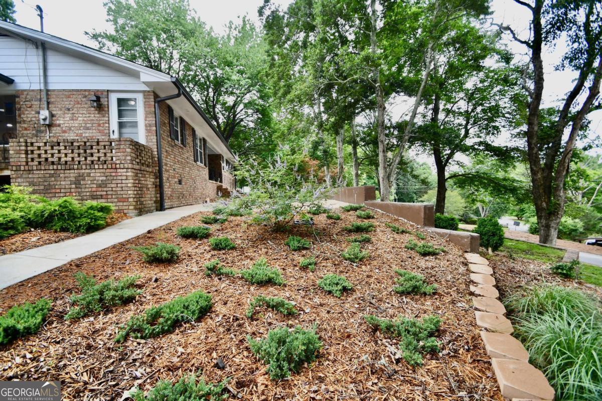280 Valleybrook Drive Property Photo 8