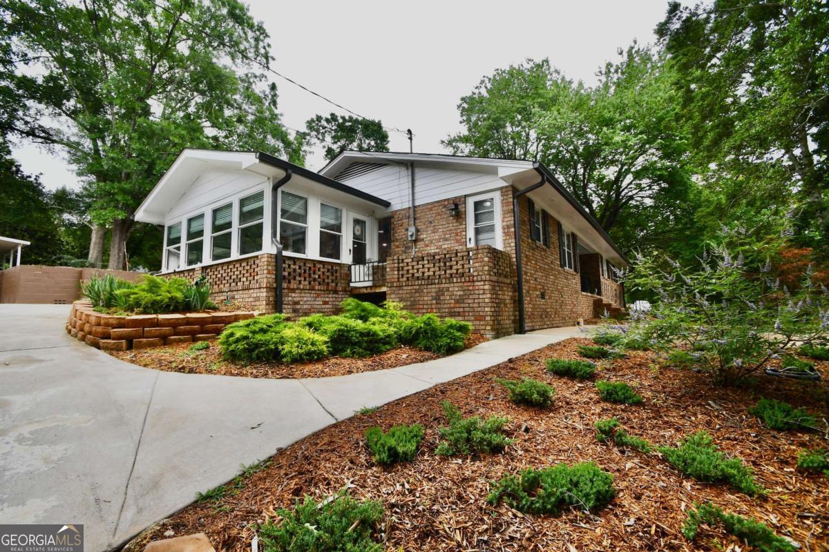 280 Valleybrook Drive Property Photo 9