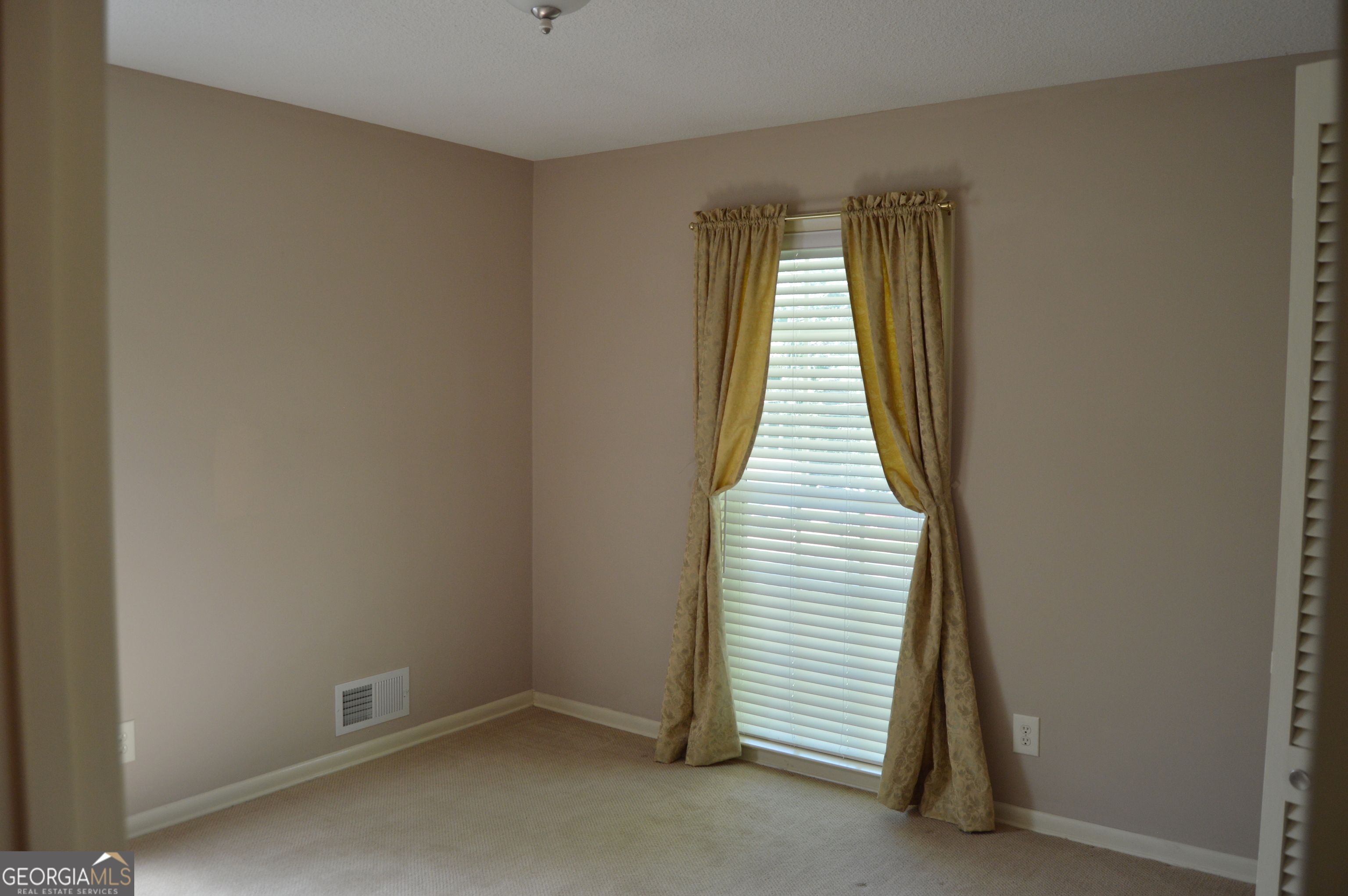98 Beechwwod Blvd Property Photo 3