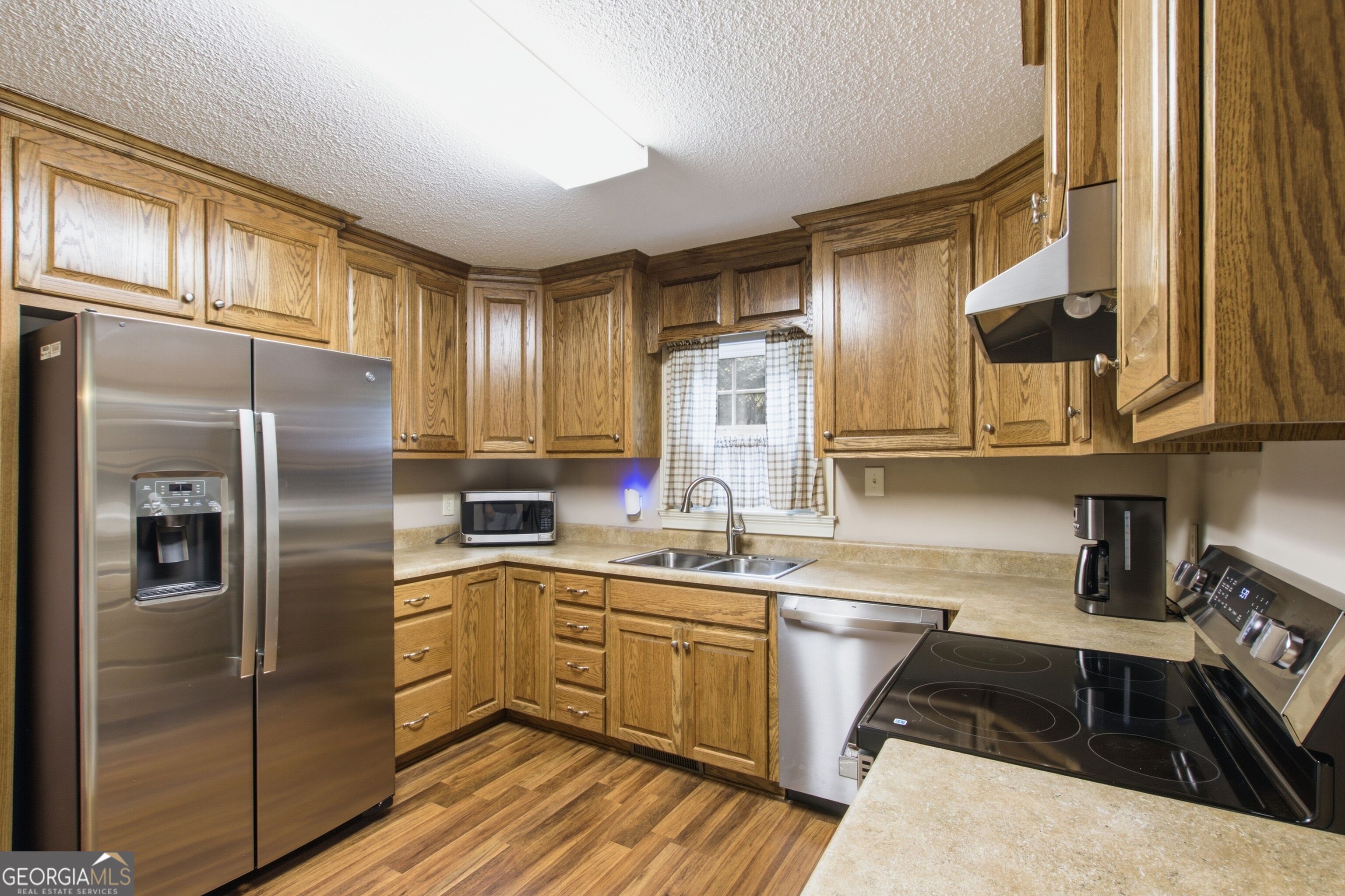 98 Beechwwod Boulevard Property Photo 6