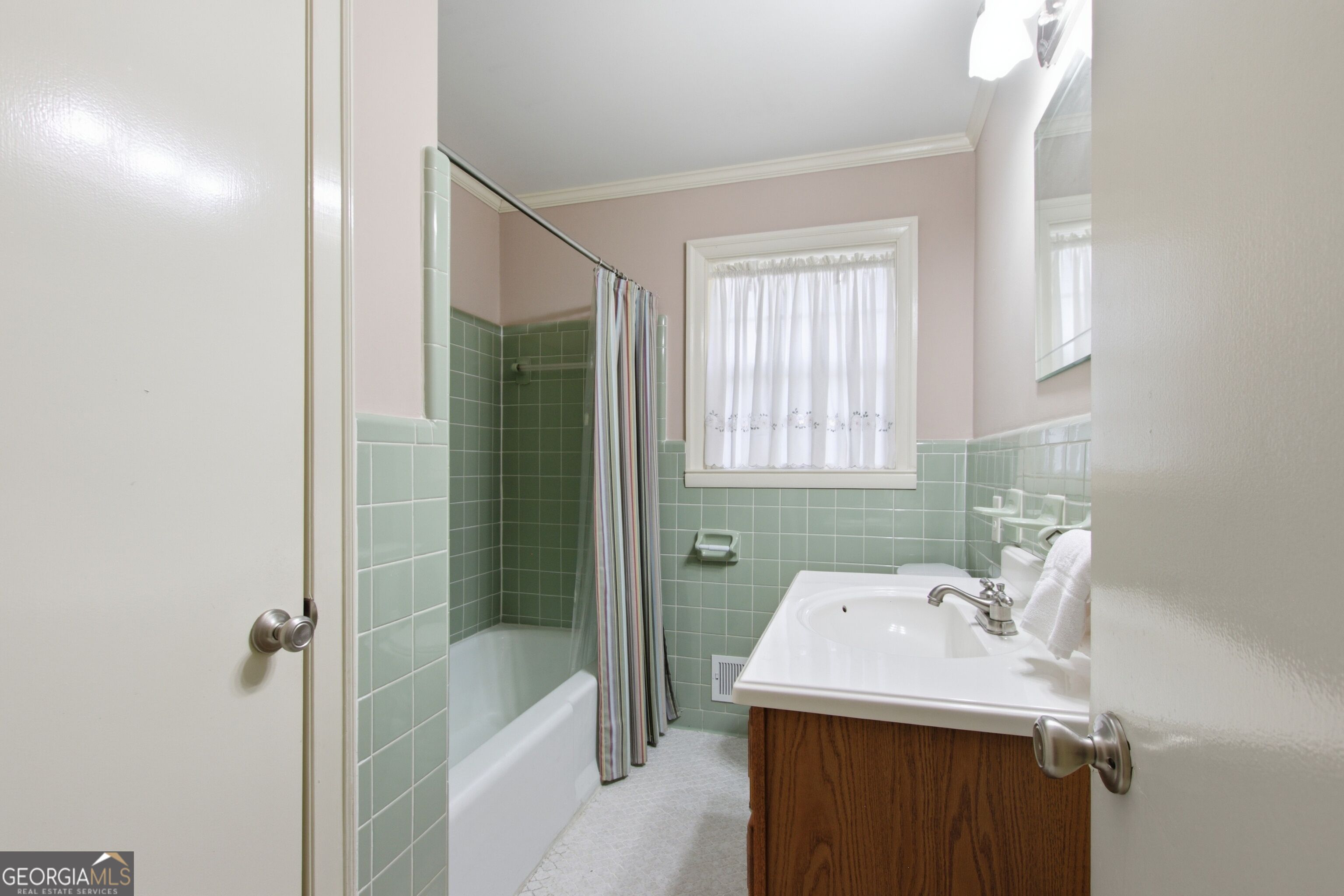 98 Beechwwod Boulevard Property Photo 11