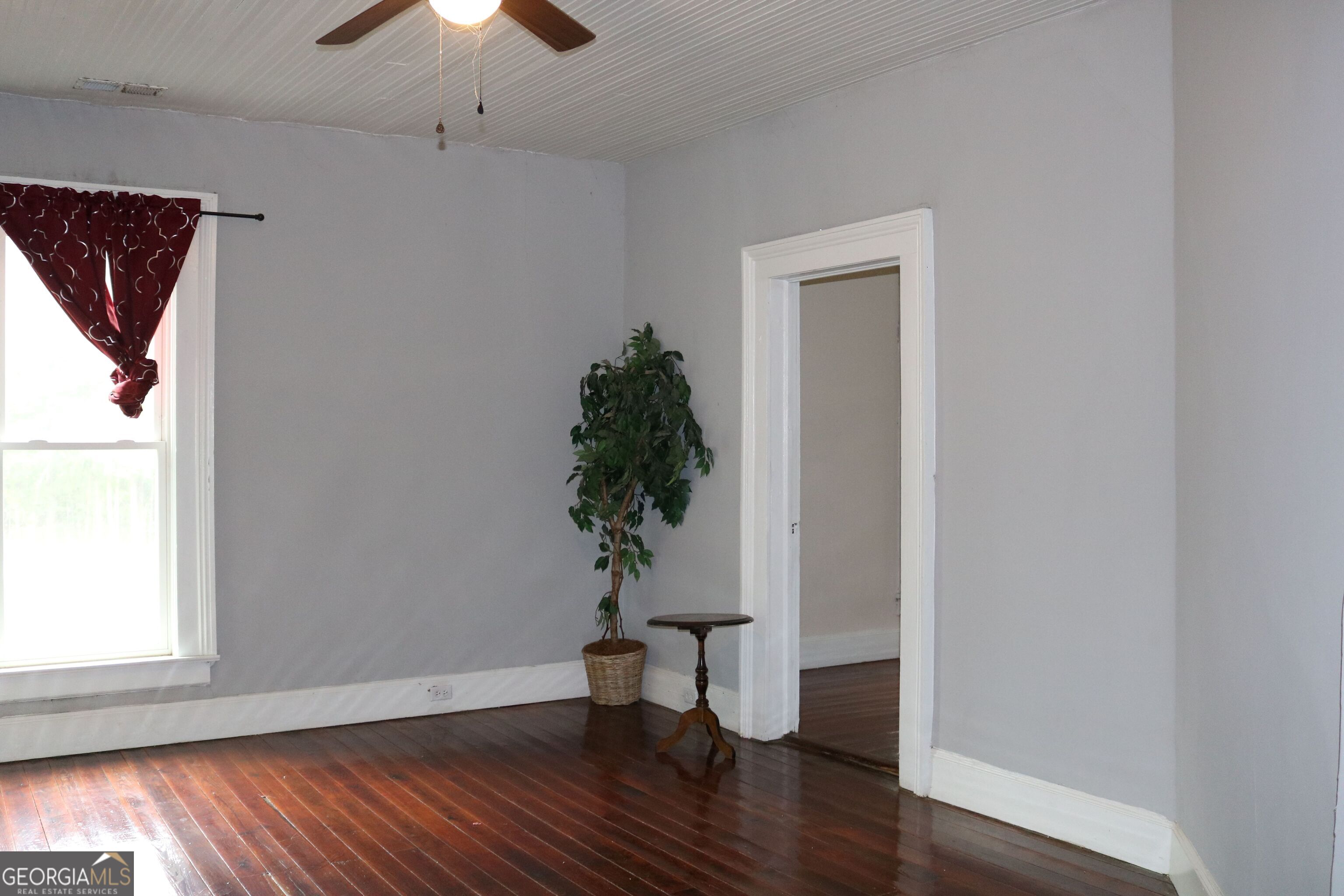 88 Railroad Avenue Property Photo 2