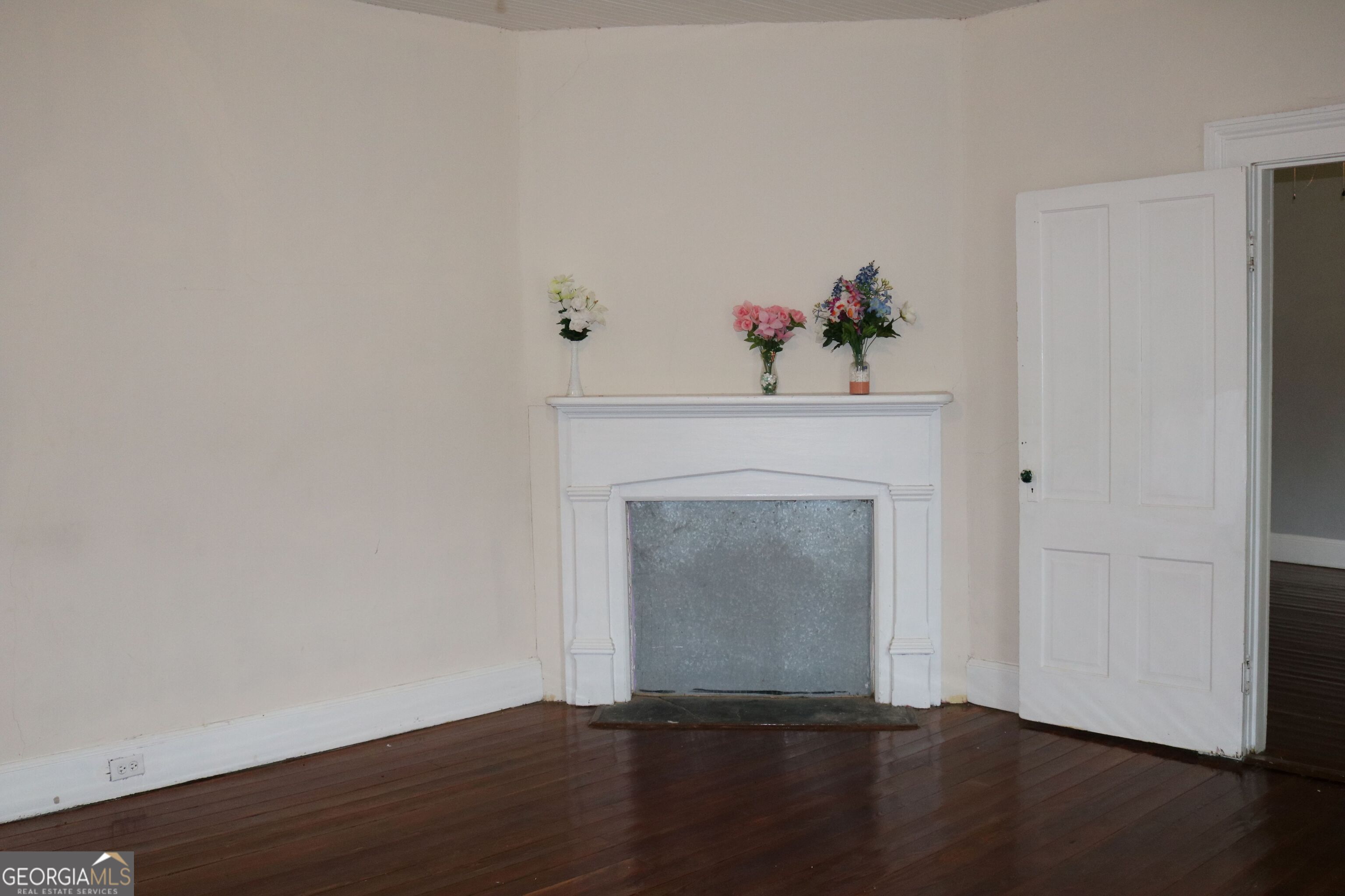 88 Railroad Avenue Property Photo 3