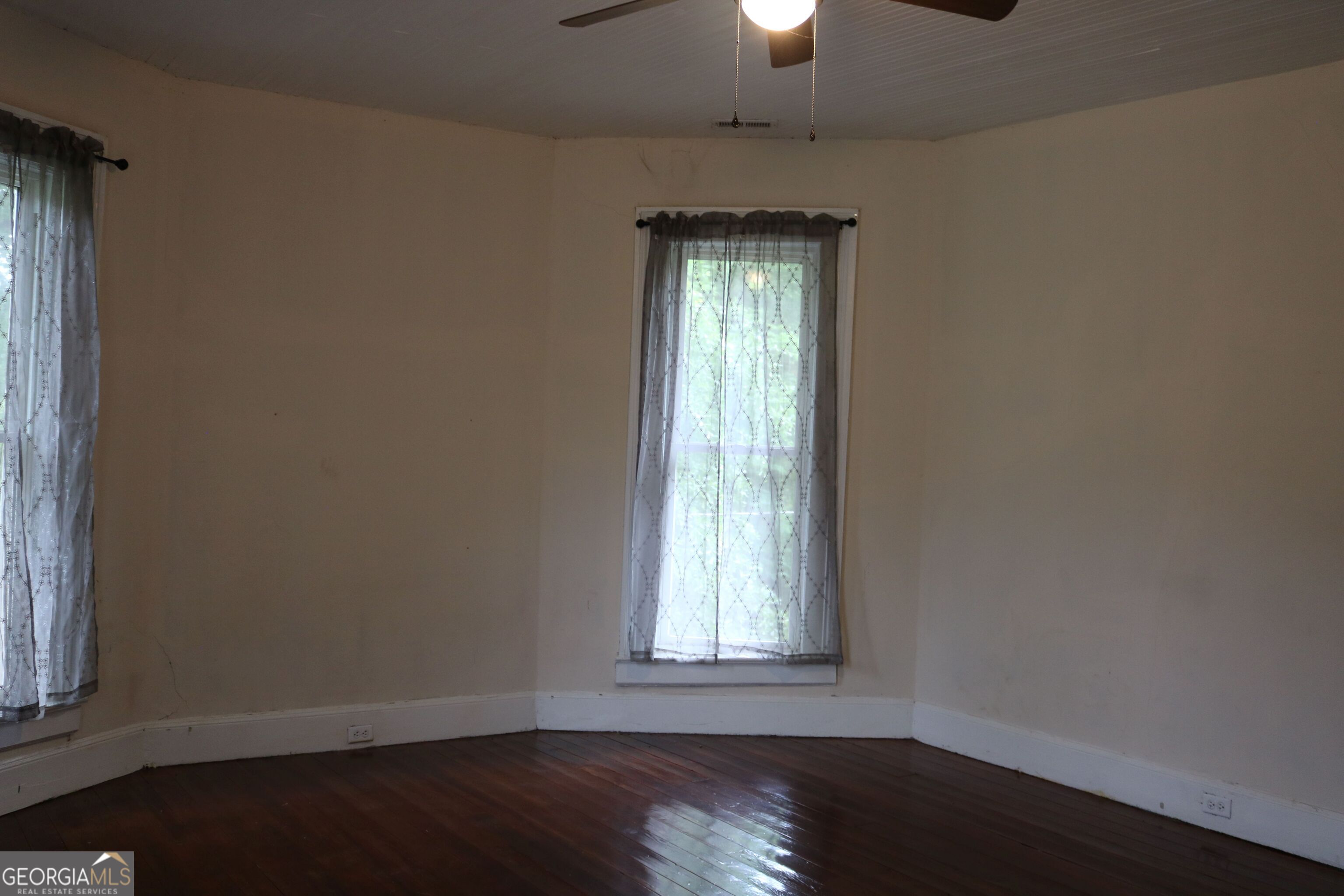 88 Railroad Avenue Property Photo 4