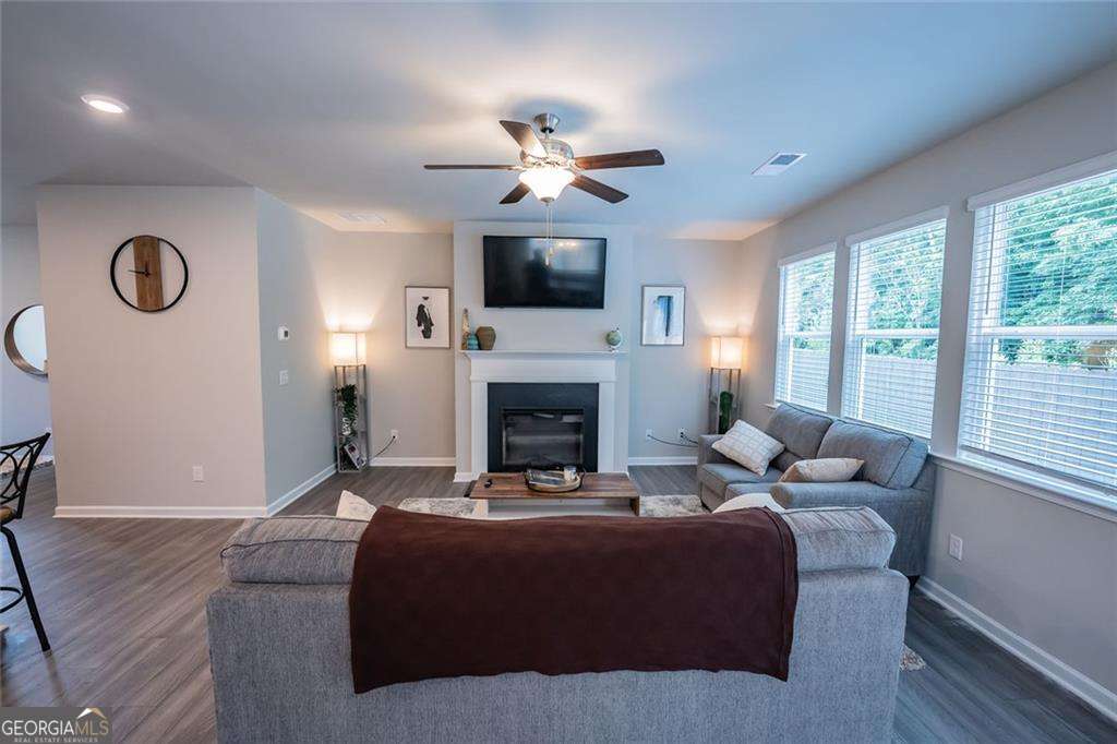 454 Burgundy Terrace Se Property Photo 7