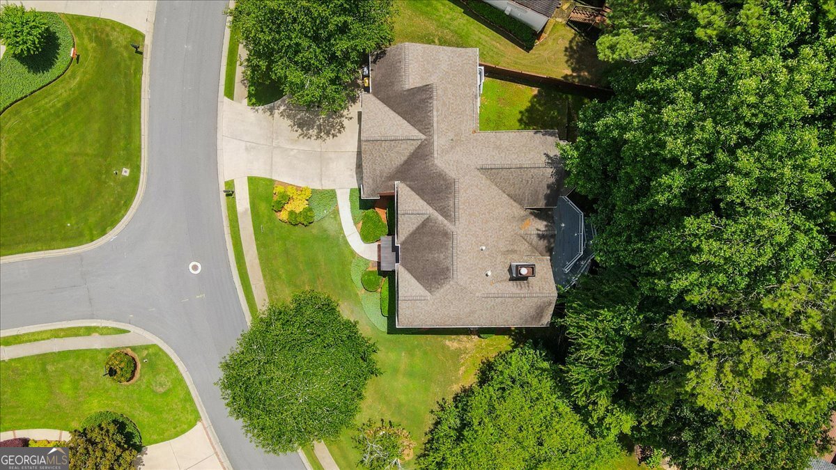 2036 Kinsmon Drive Property Photo 3