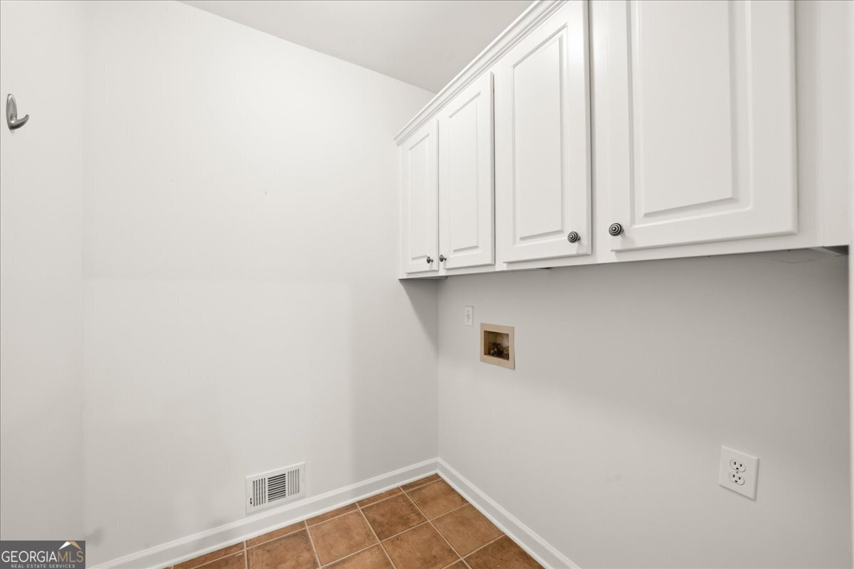 2036 Kinsmon Drive Property Photo 13