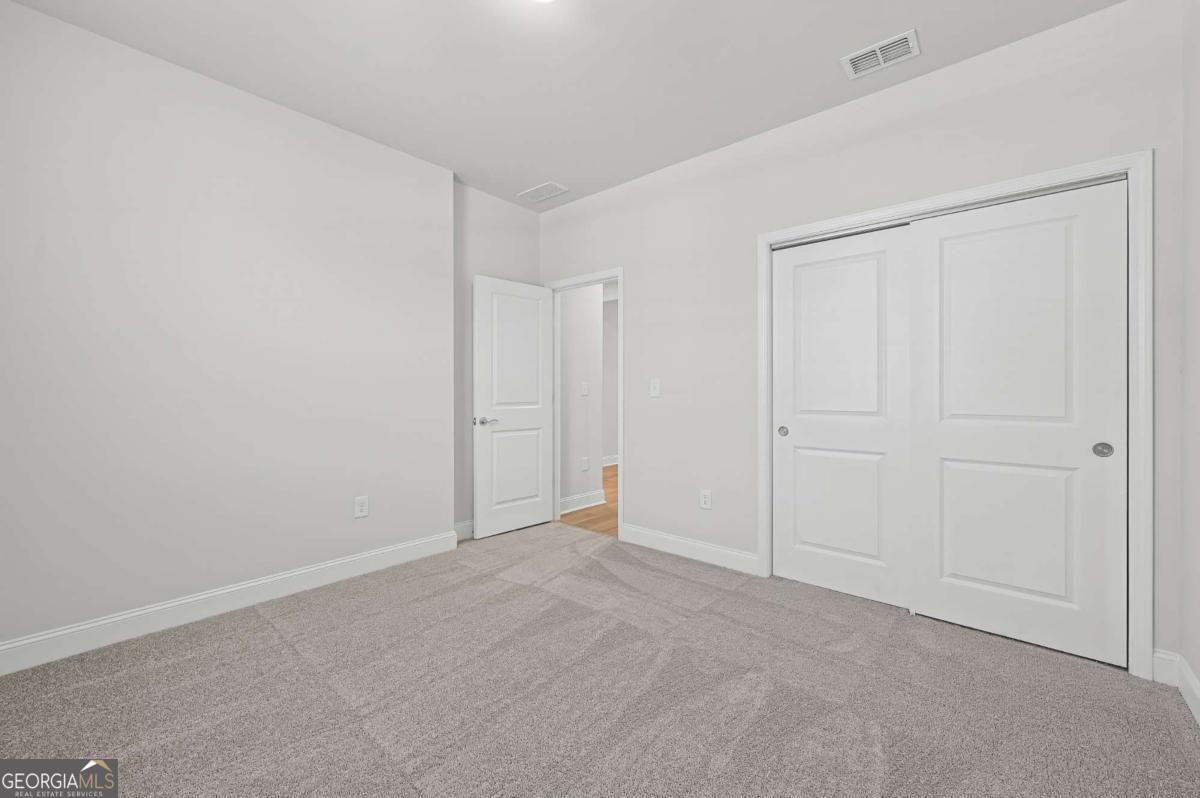 134 Kenney Way Property Photo 5