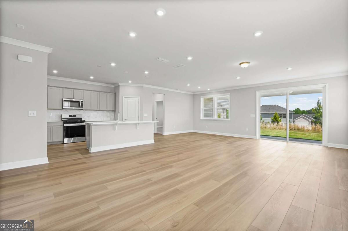 134 Kenney Way Property Photo 6