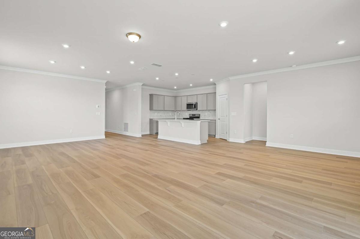134 Kenney Way Property Photo 8