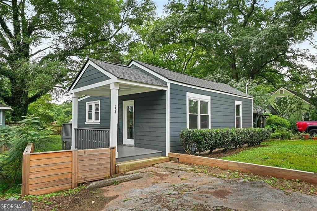 709 Francis Avenue Se Property Photo 1