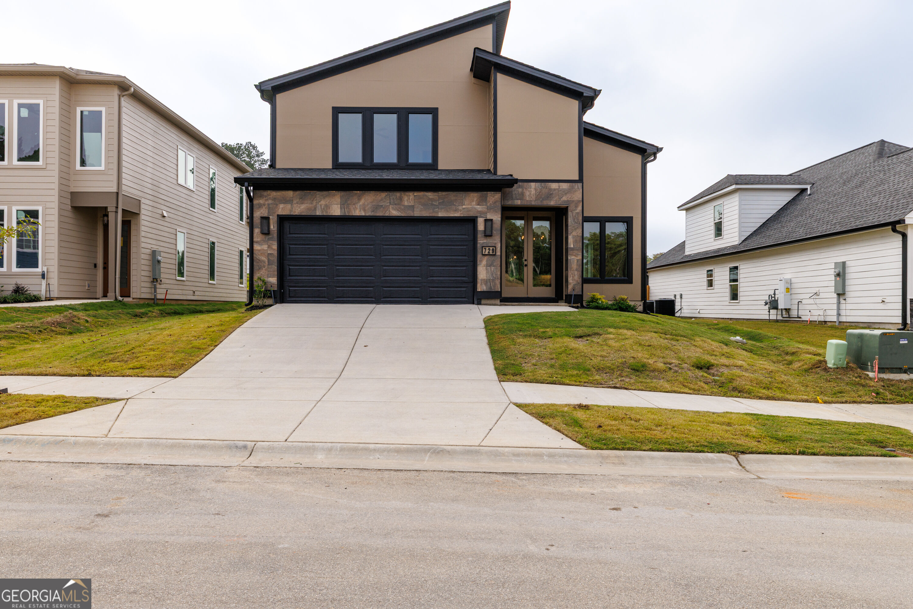 729 Ronaldsay Road Property Photo 1
