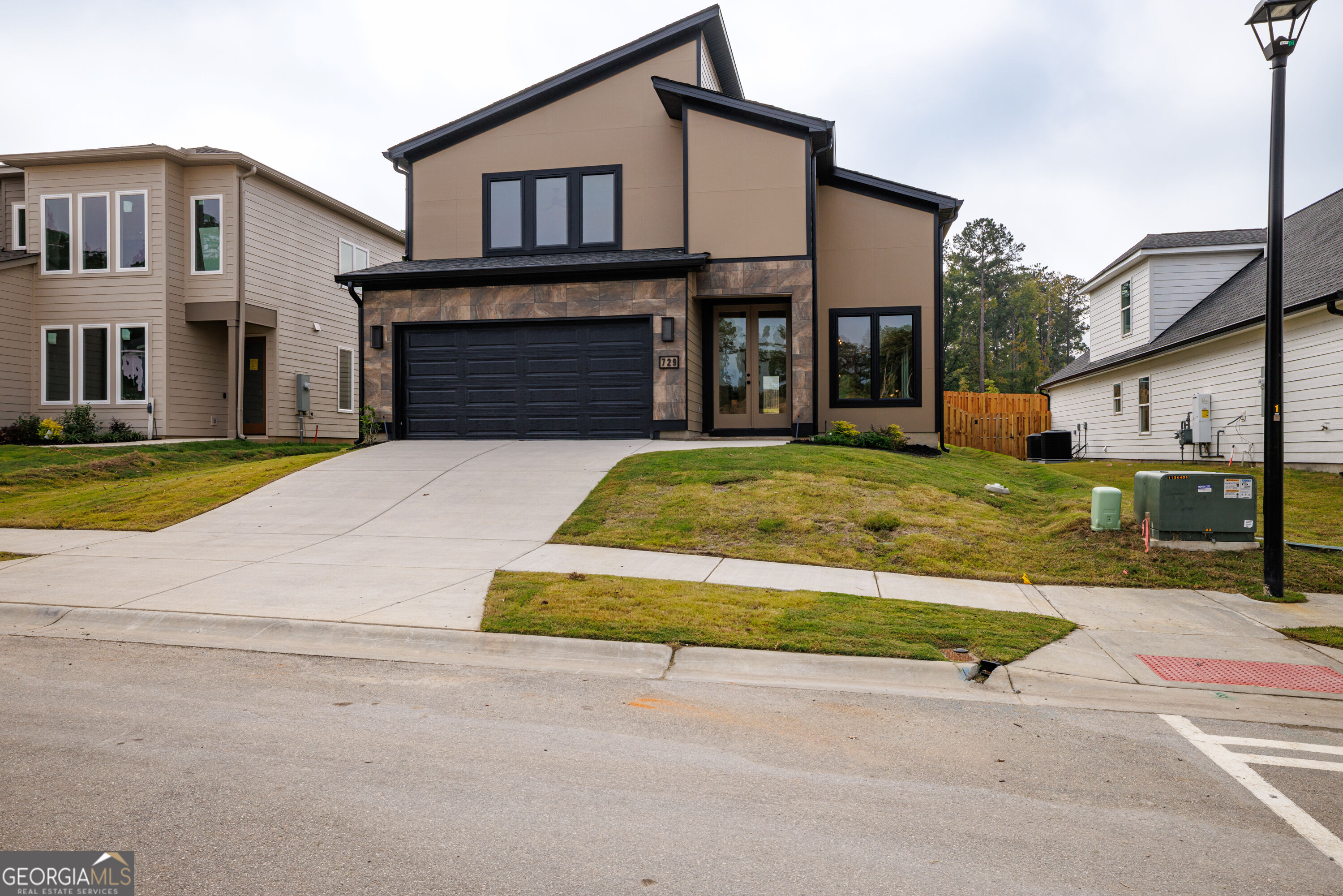 729 Ronaldsay Road Property Photo 2