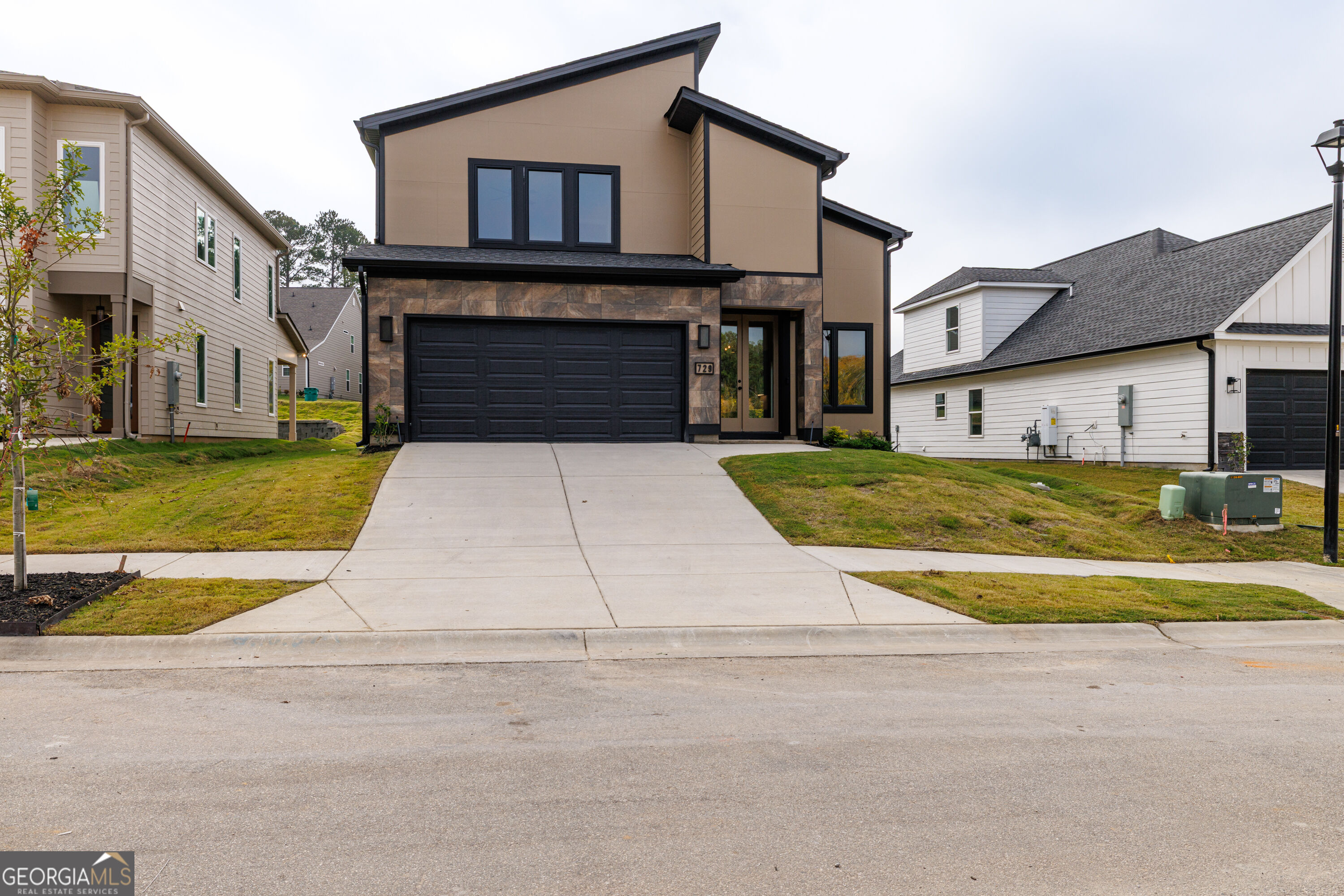 729 Ronaldsay Road Property Photo 3