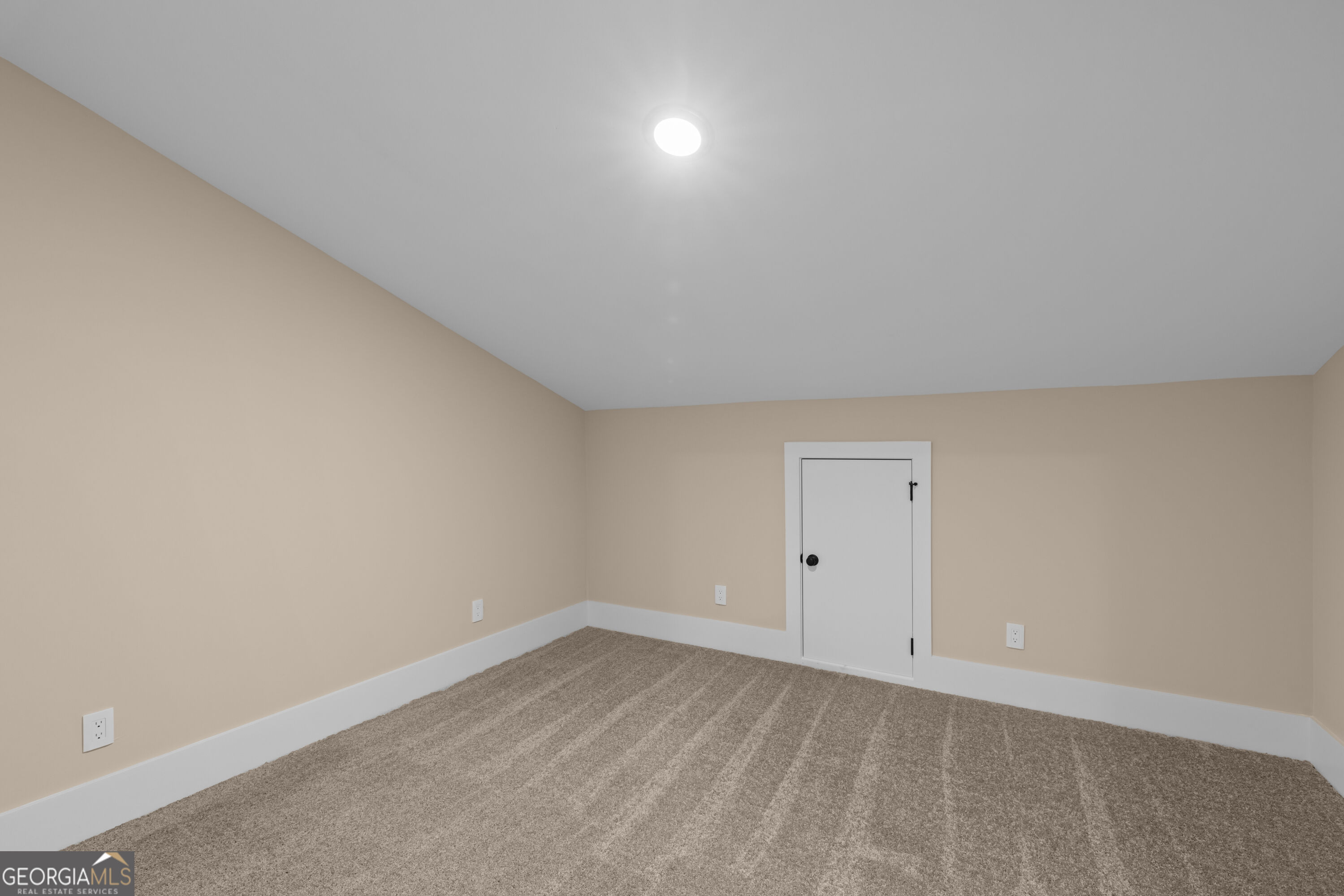 729 Ronaldsay Road Property Photo 9