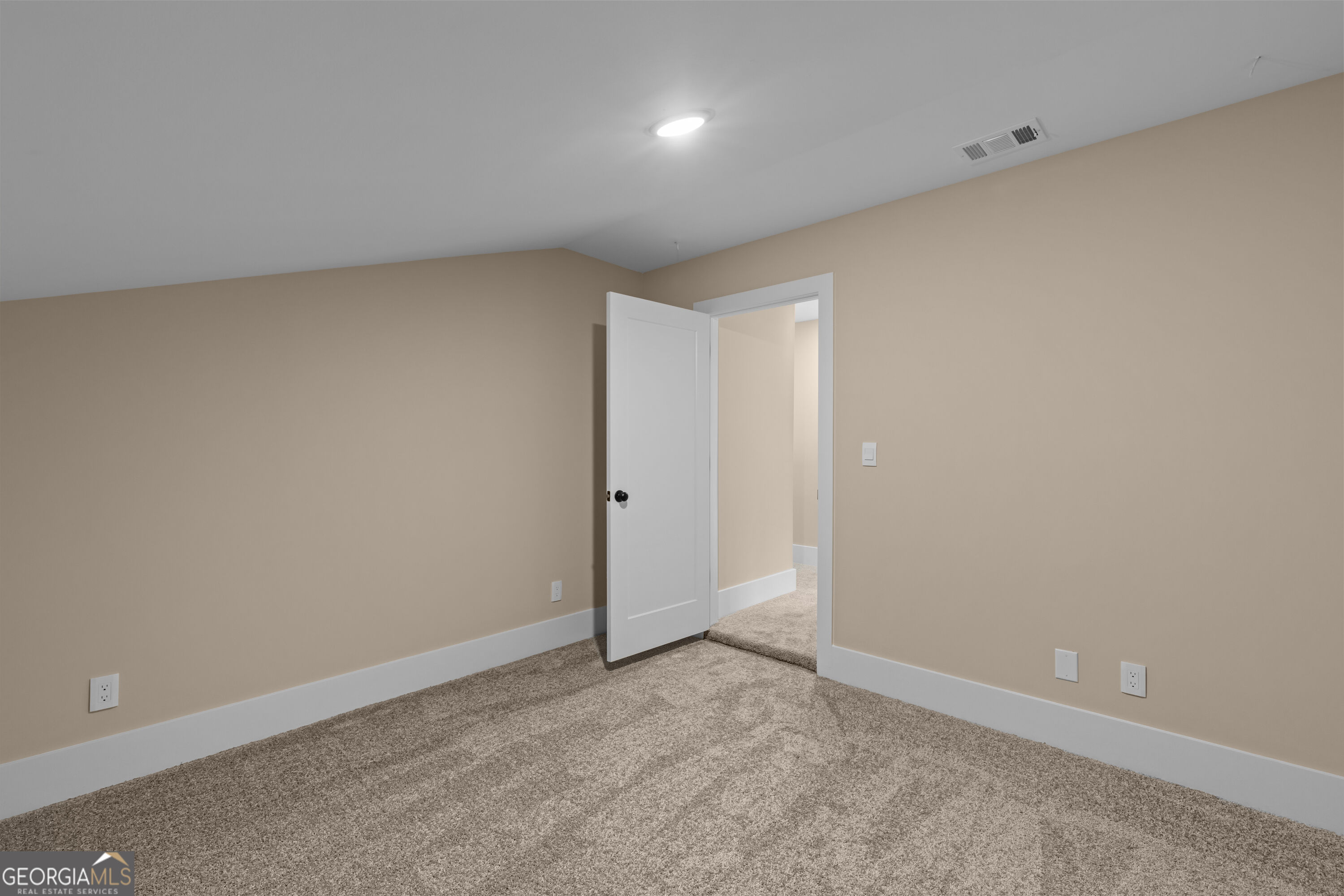 729 Ronaldsay Road Property Photo 10