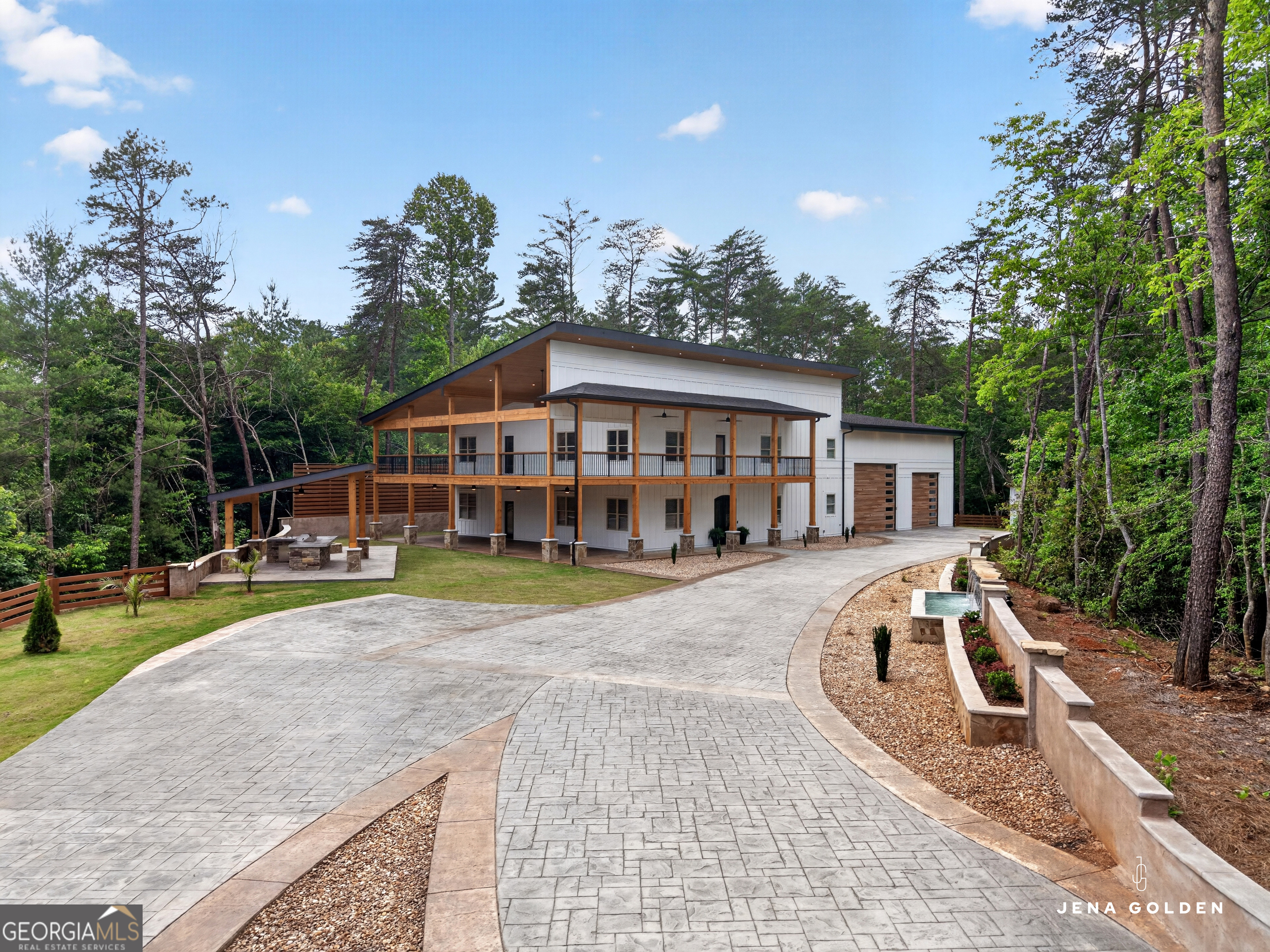 300 Mountain Ridge Drive Property Photo 1
