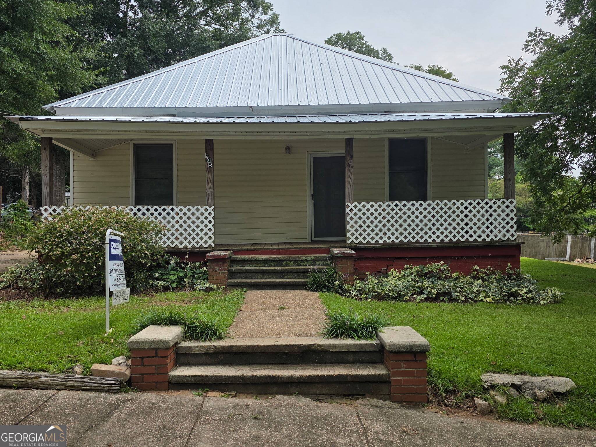 905 South Parkway Property Photo 1