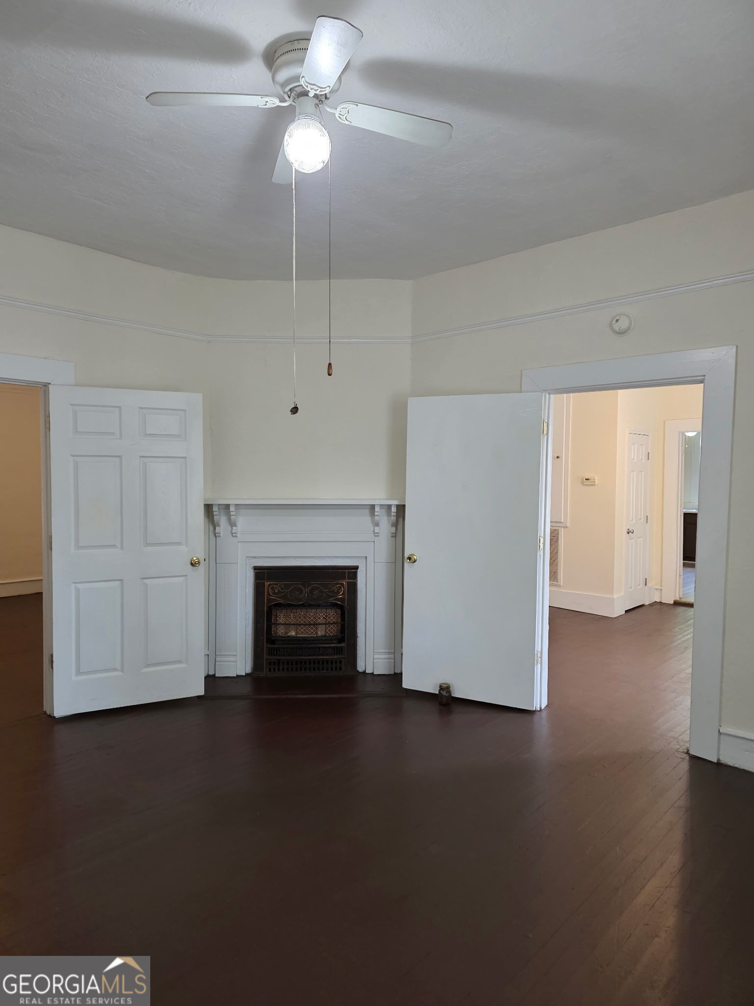 905 South Parkway Property Photo 5