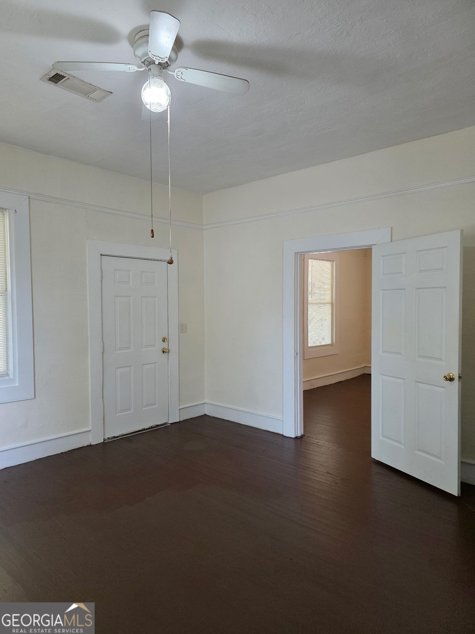 905 South Parkway Property Photo 6