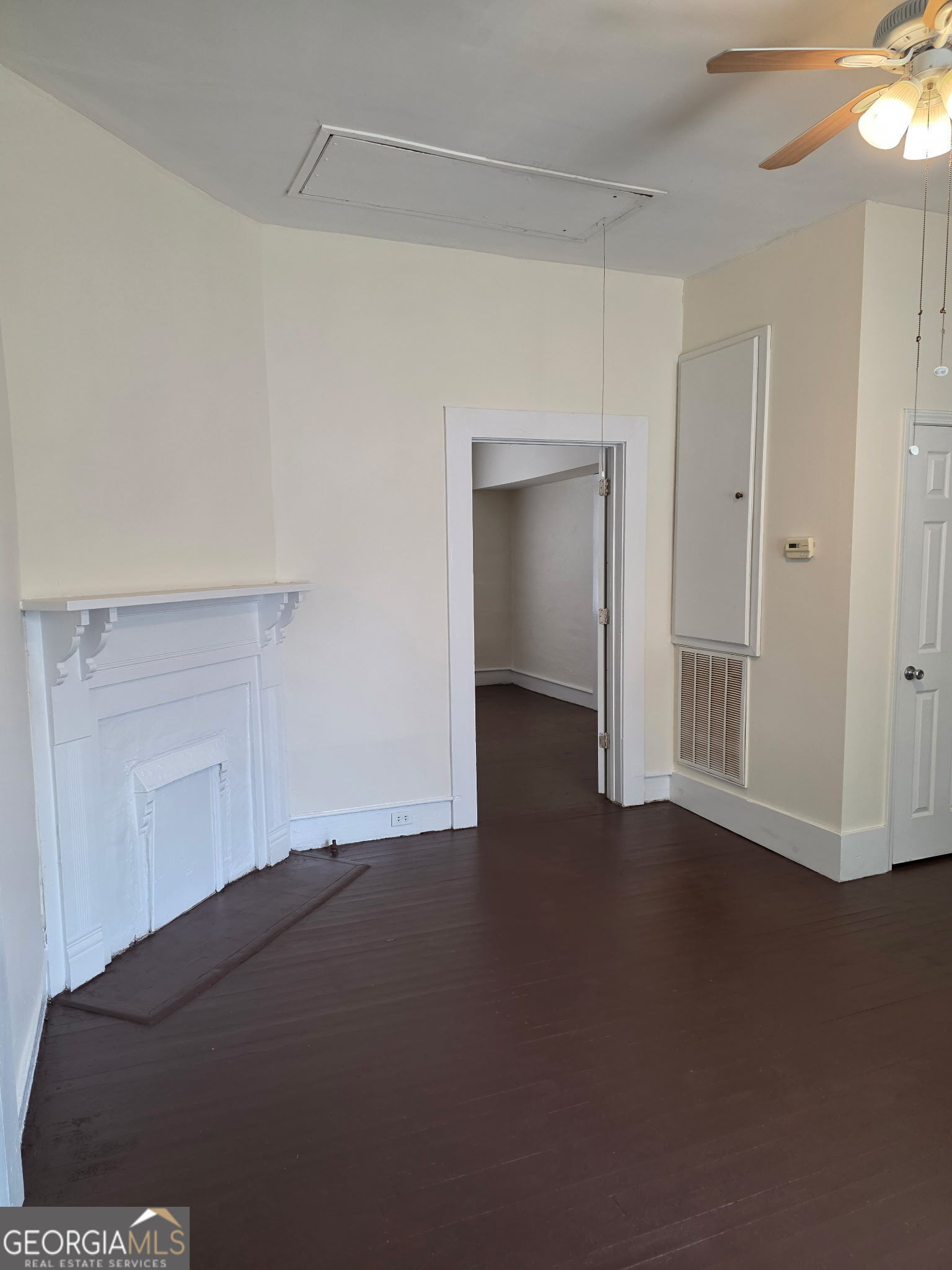 905 South Parkway Property Photo 7