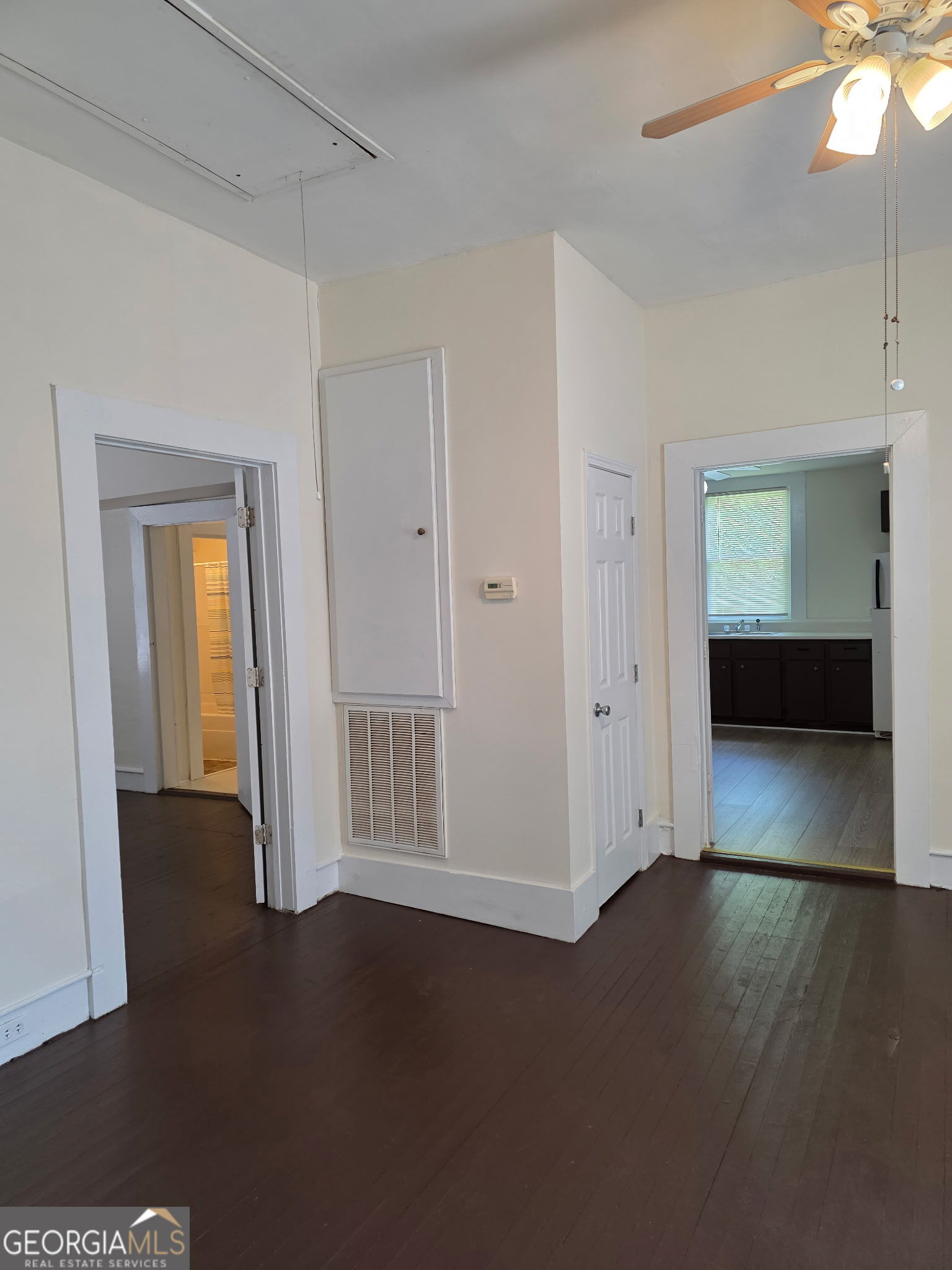 905 South Parkway Property Photo 8