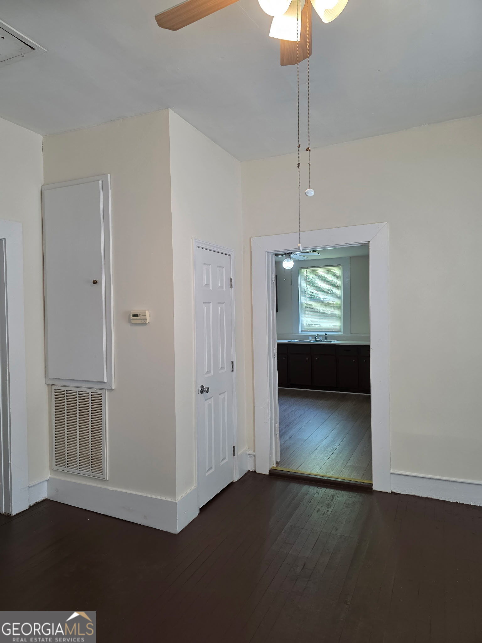 905 South Parkway Property Photo 9