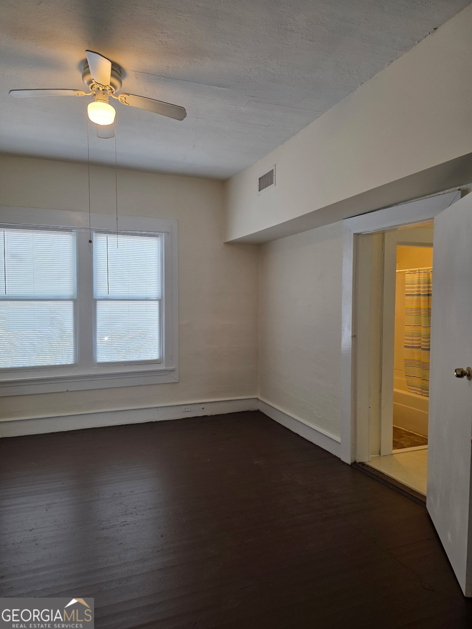 905 South Parkway Property Photo 10