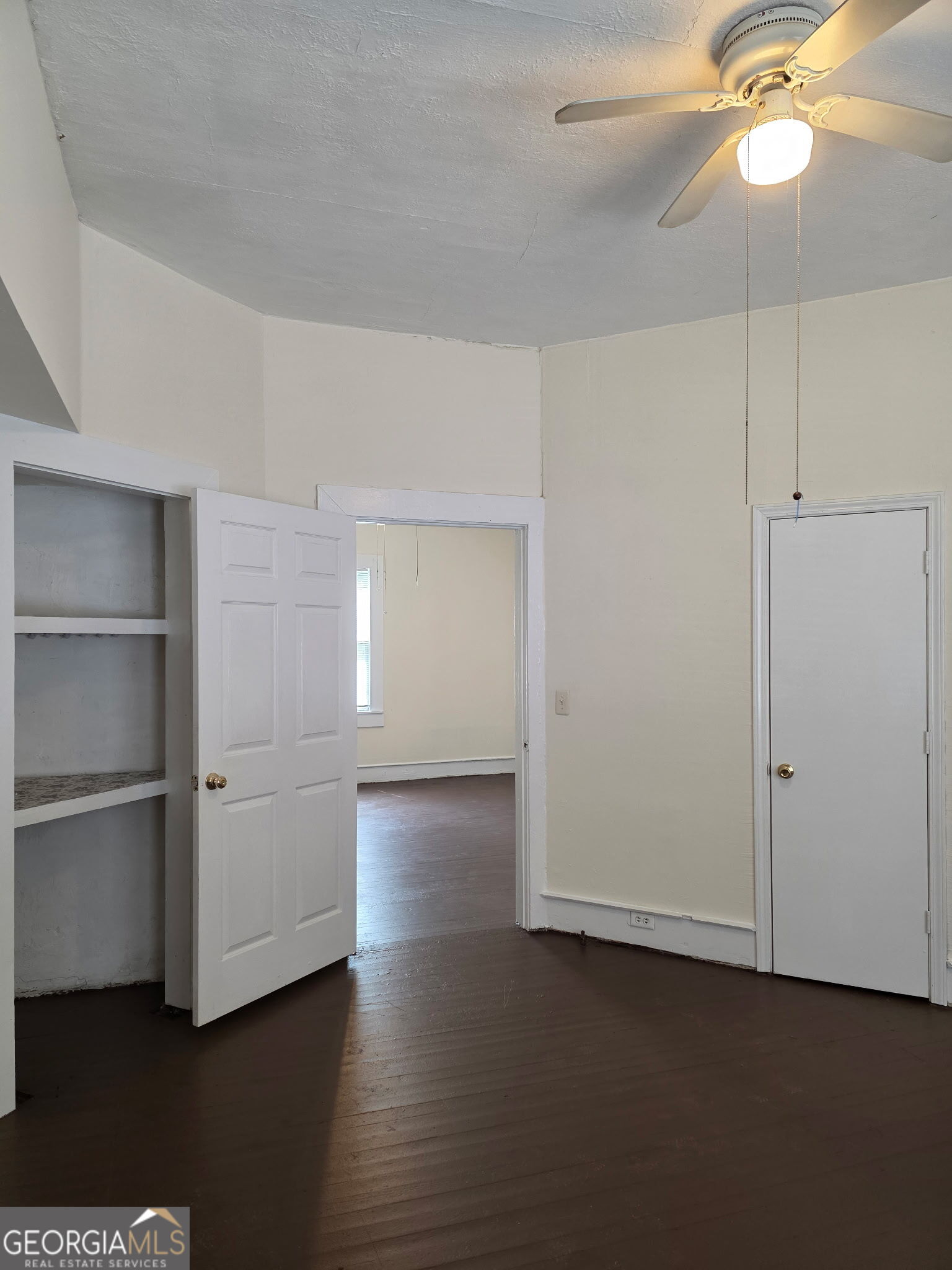 905 South Parkway Property Photo 11