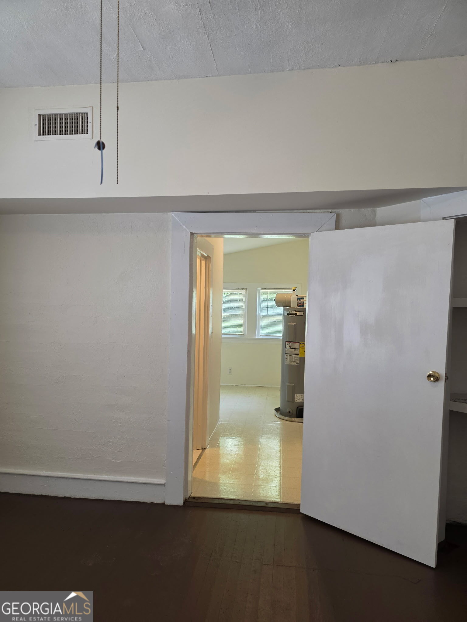 905 South Parkway Property Photo 12