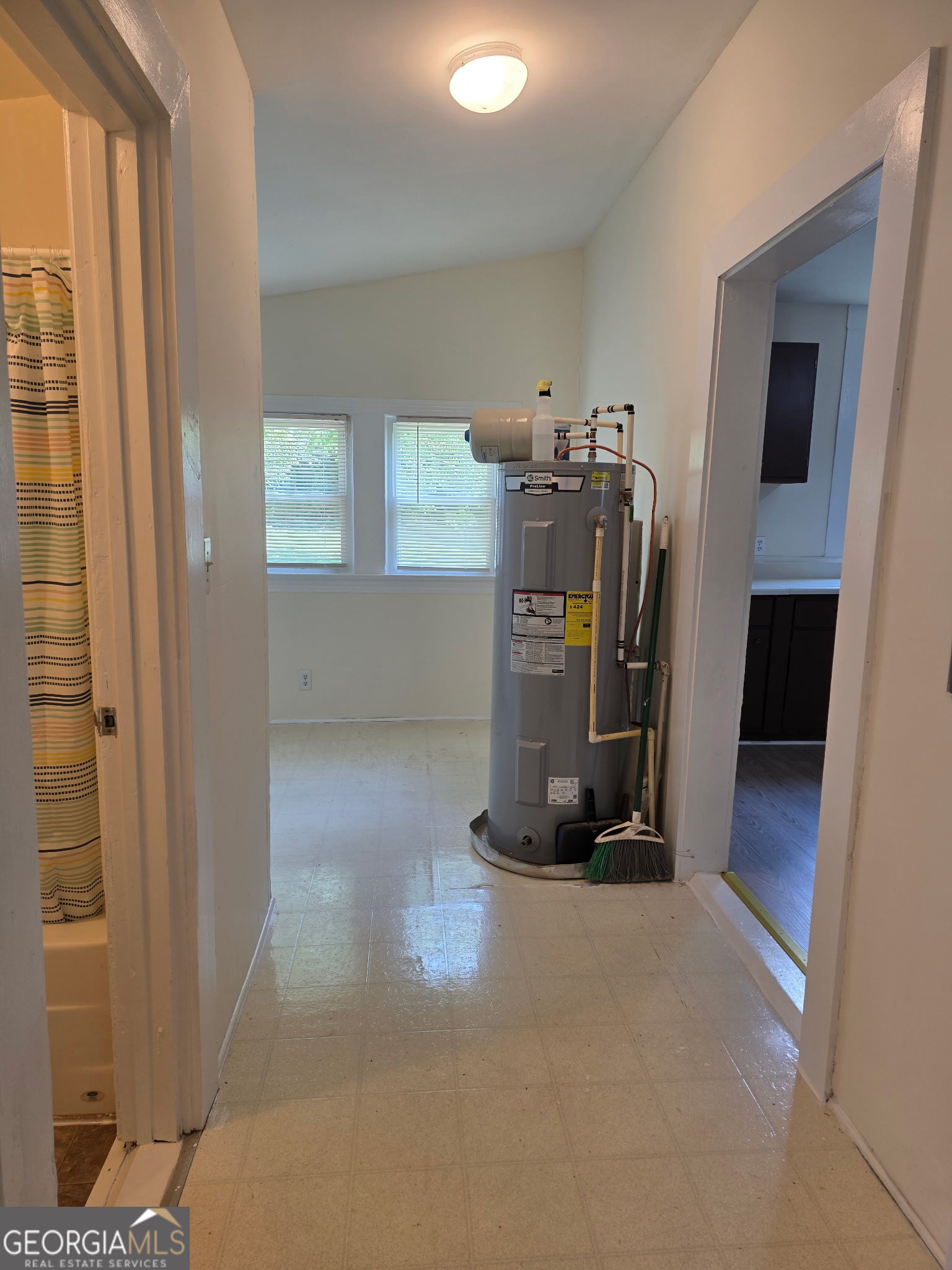 905 South Parkway Property Photo 19