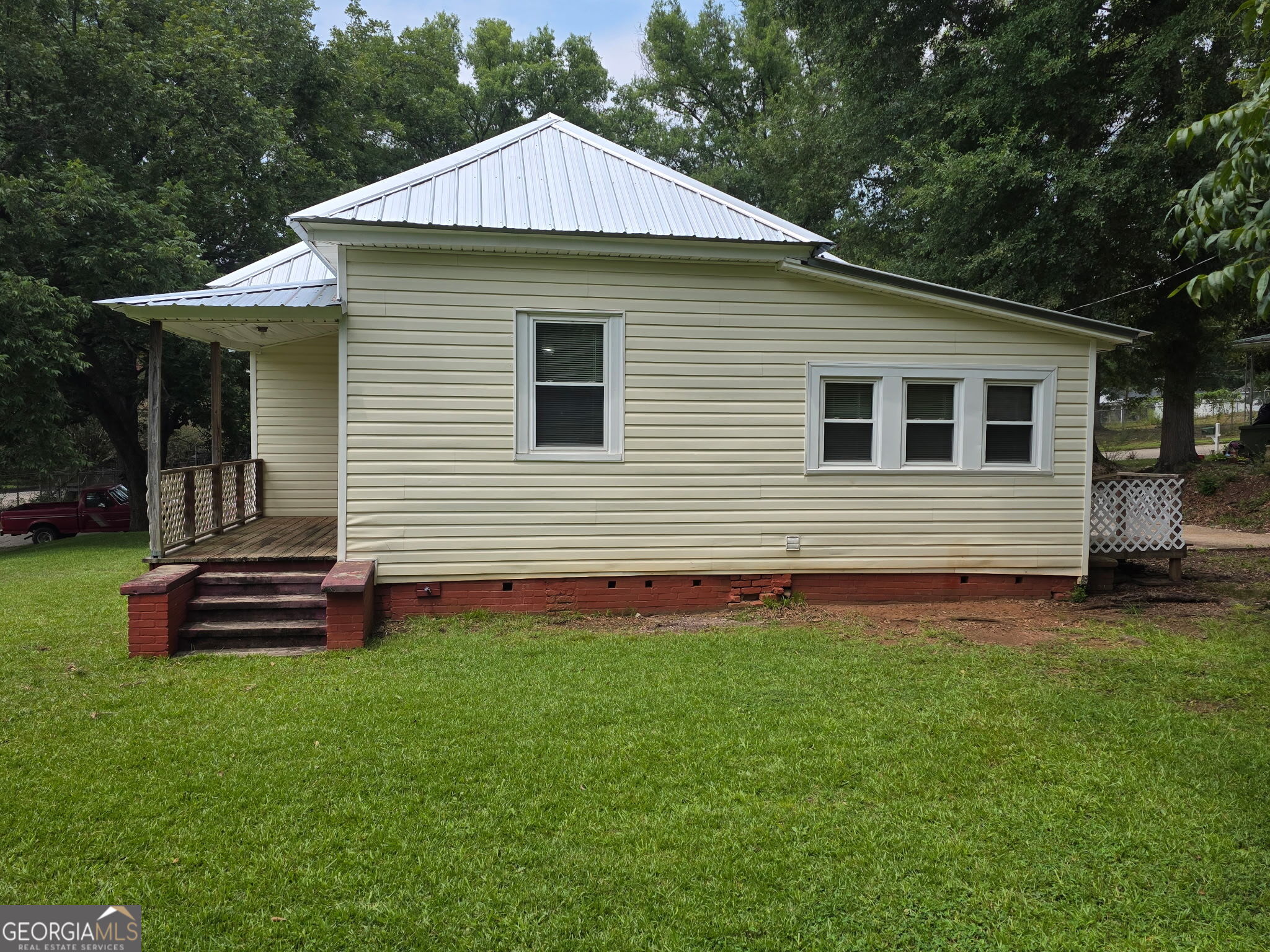 905 South Parkway Property Photo 23