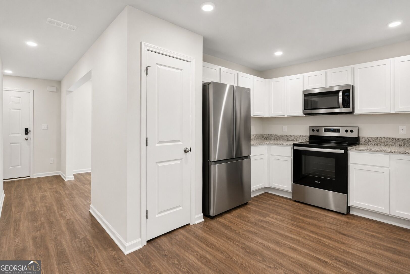 626 Tudor Street Property Photo 5