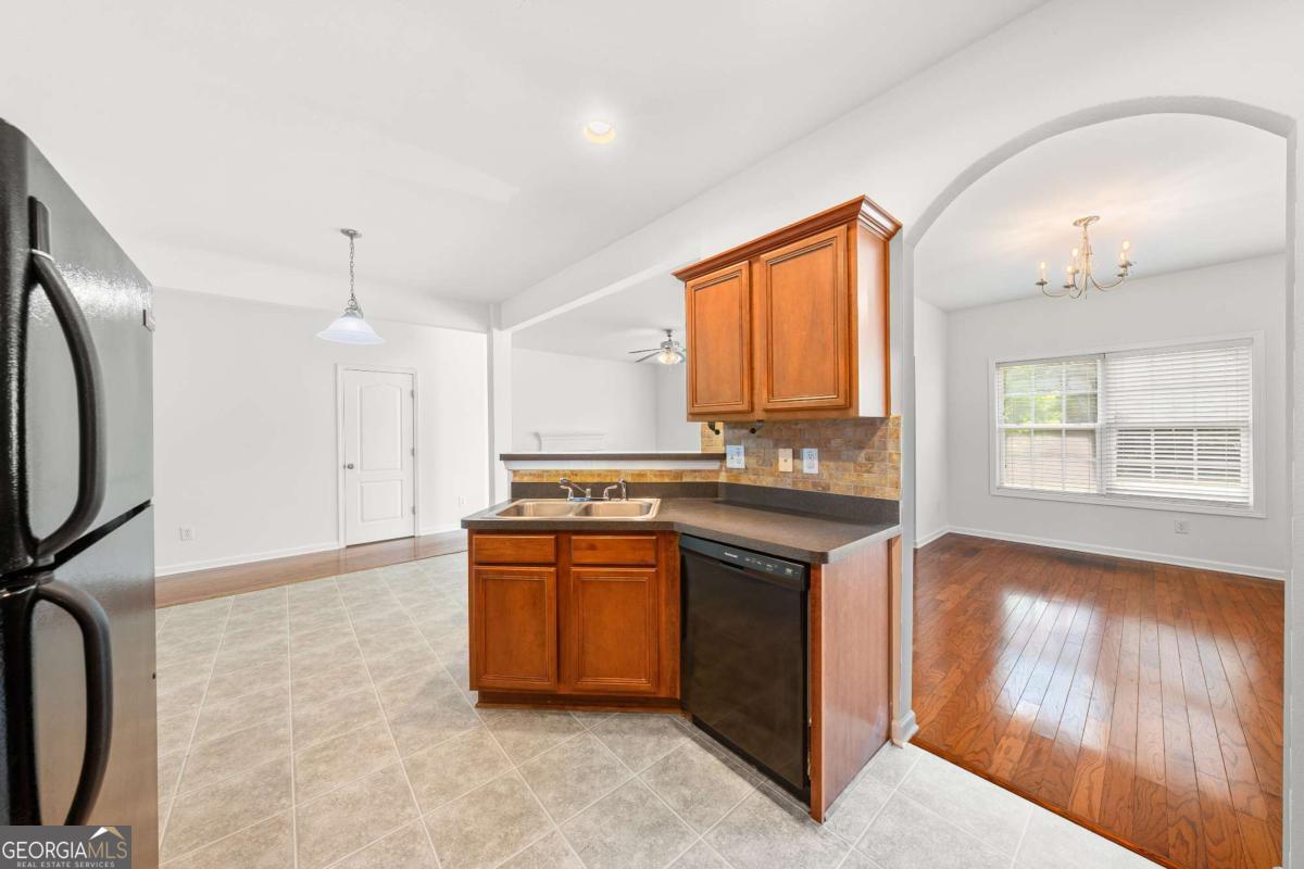 6643 Silk Tree Pointe Property Photo 8