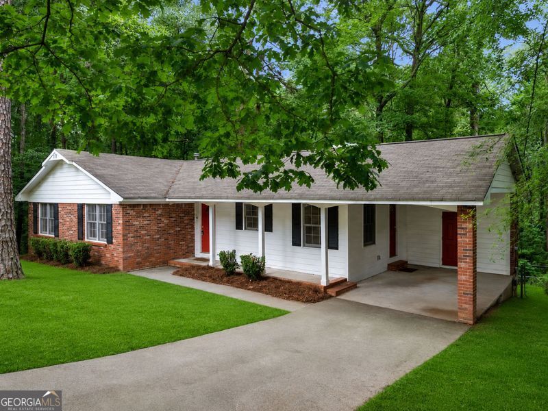 260 Pinehurst Drive Property Photo 2