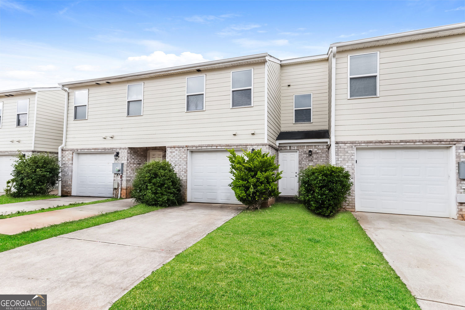 1515 Hydrangea Lane Property Photo 3