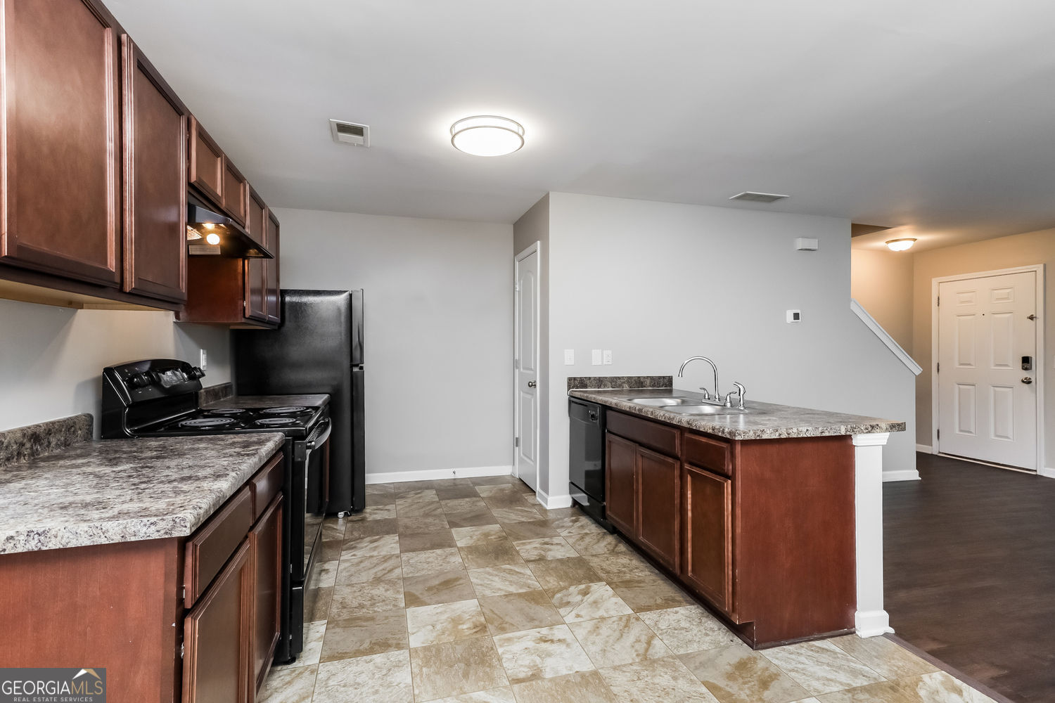 1515 Hydrangea Lane Property Photo 8