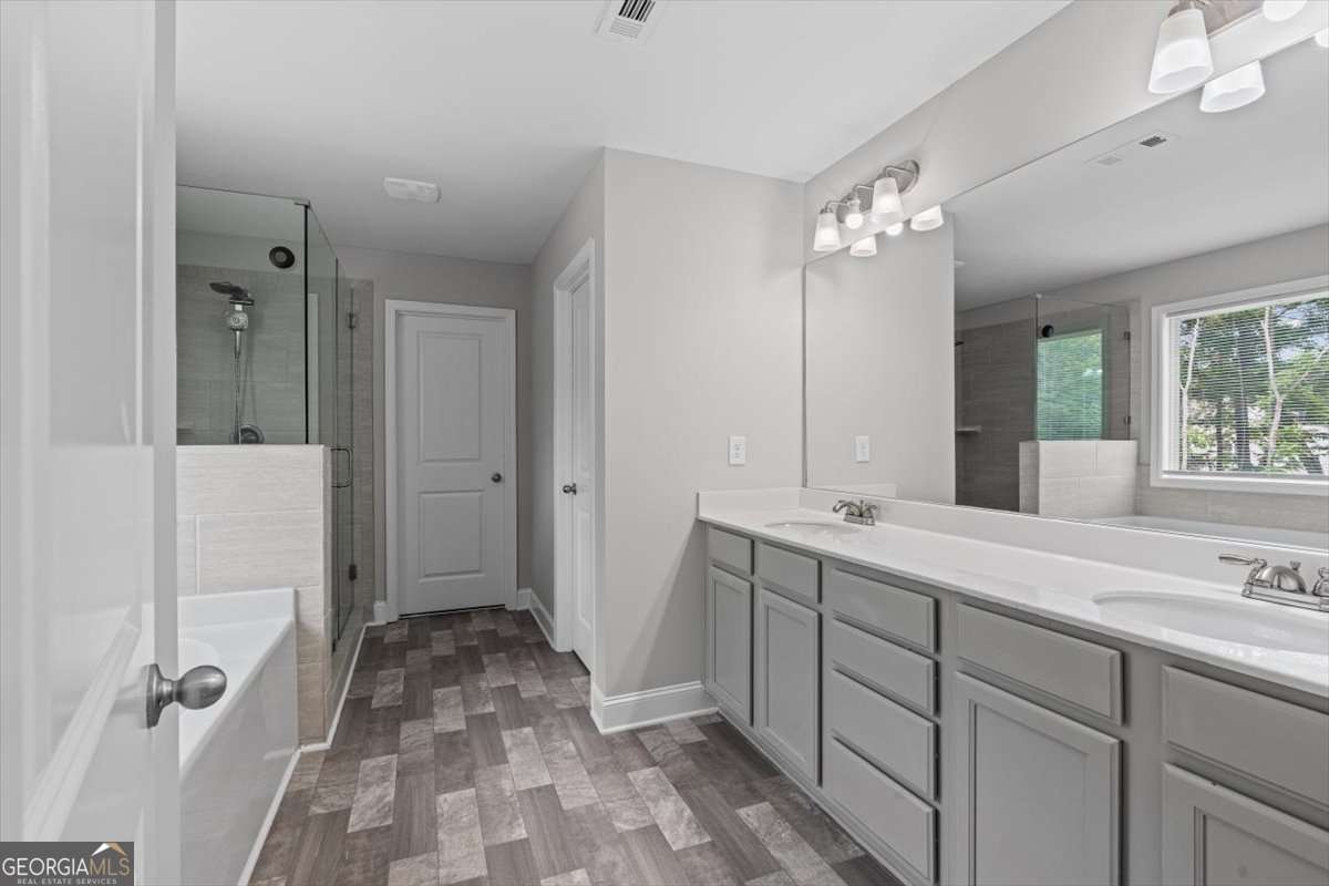 6830 Lancaster Crossing Property Photo 29