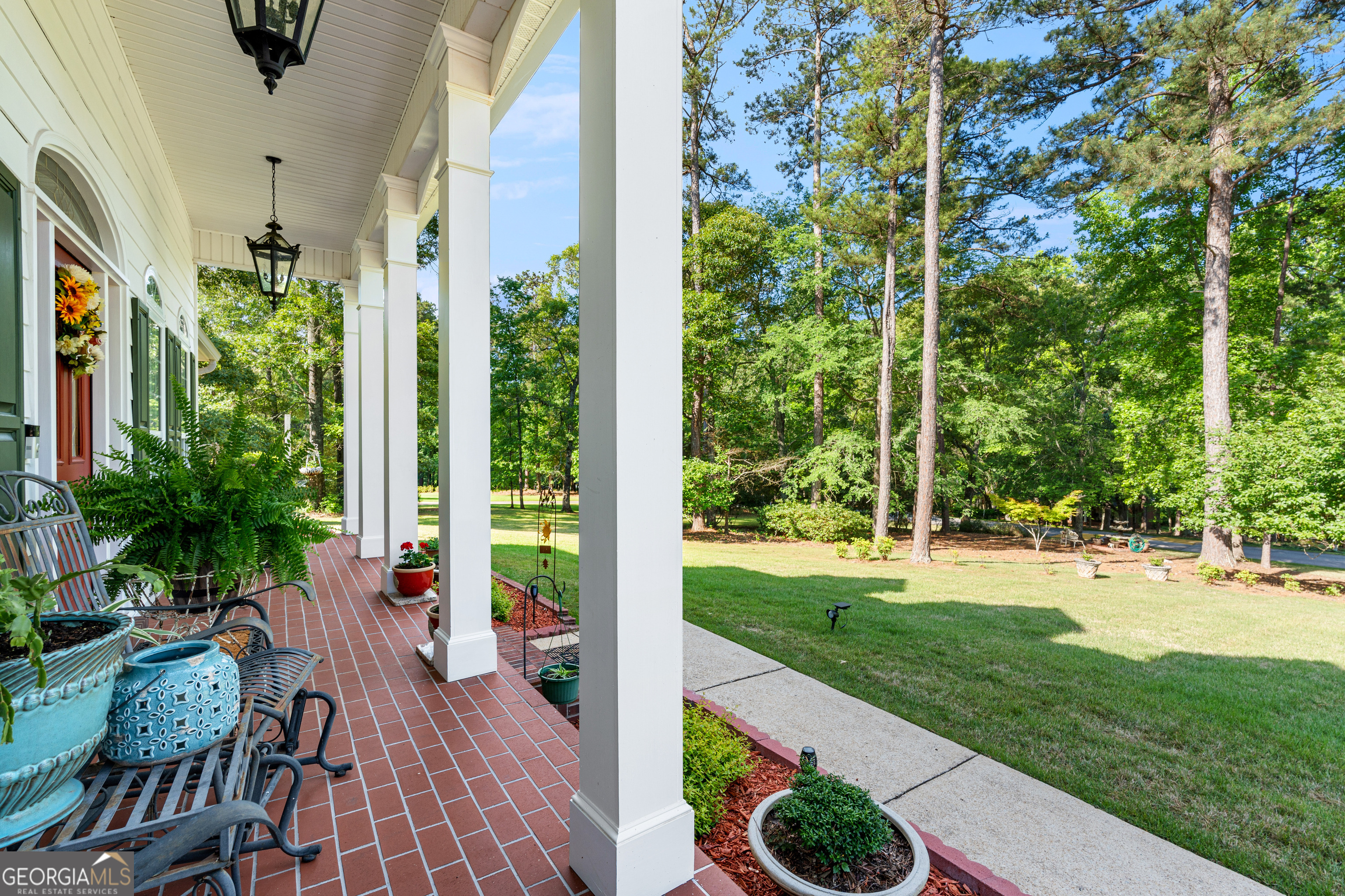 506 Riverside Drive Property Photo 3