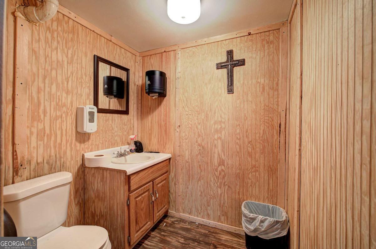 200 Rogers Road Property Photo 14