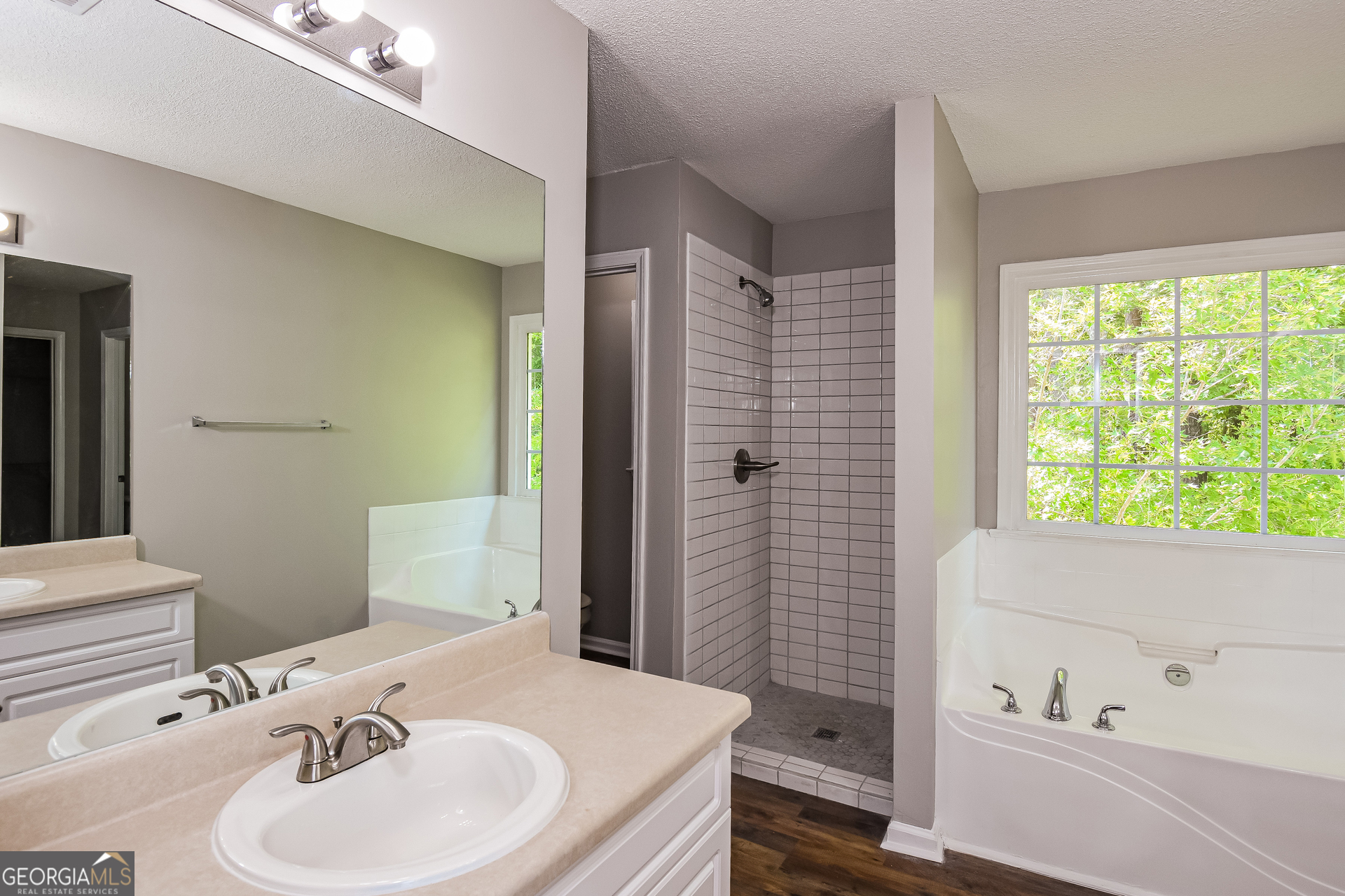 1016 Saddle Brooke Drive Property Photo 14