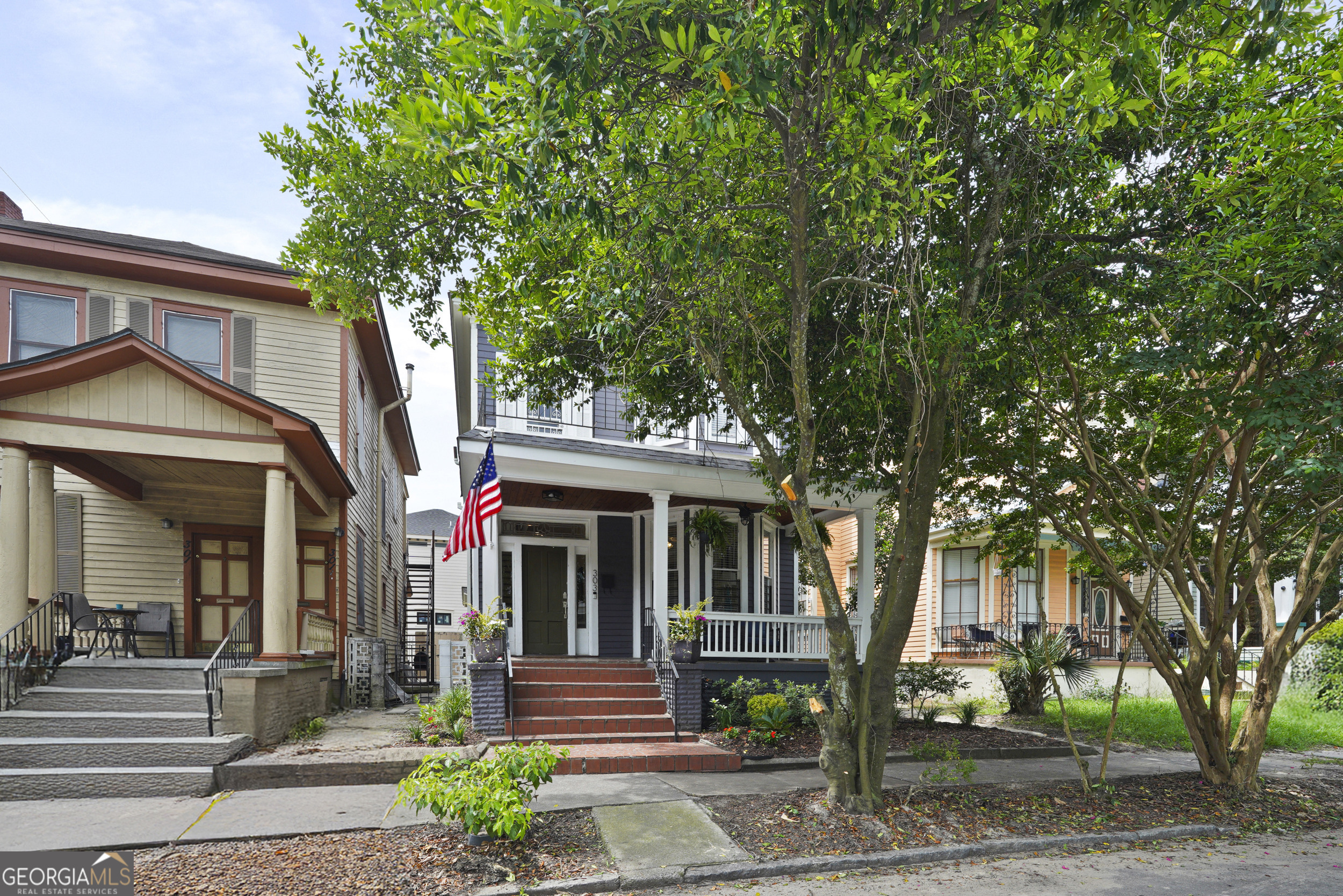 303 W 39th Street Property Photo 2