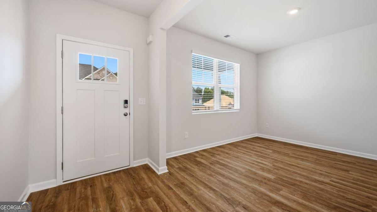 1307 Hollingsworth Way Property Photo 3