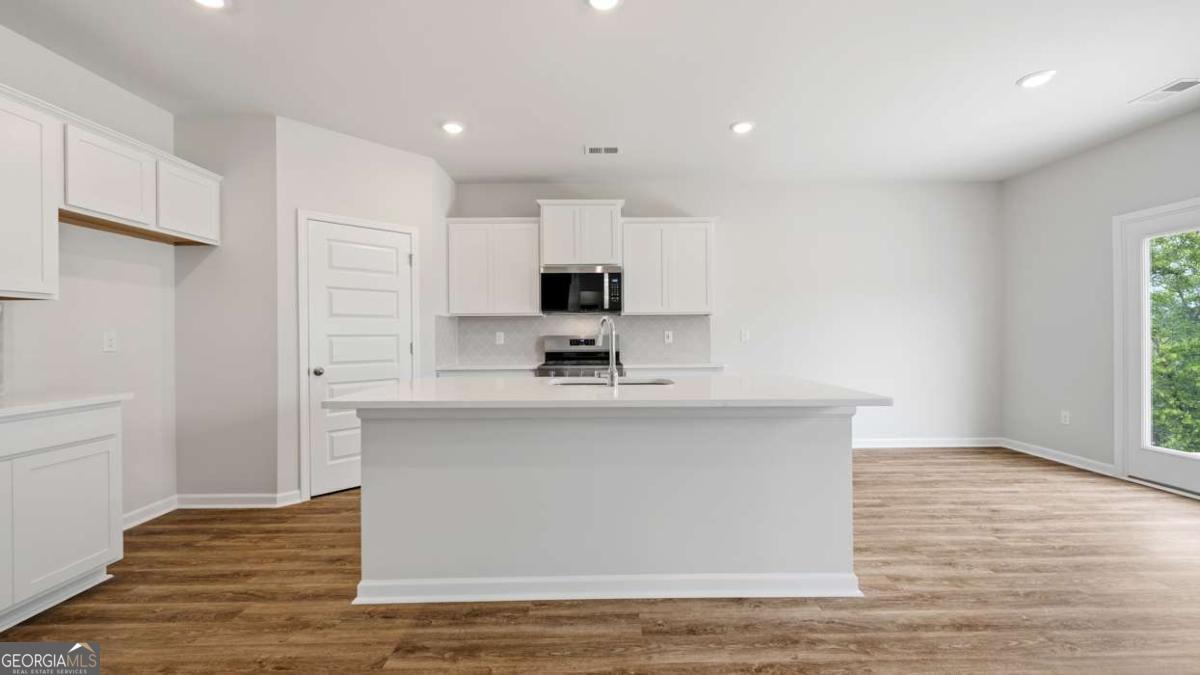 1307 Hollingsworth Way Property Photo 6