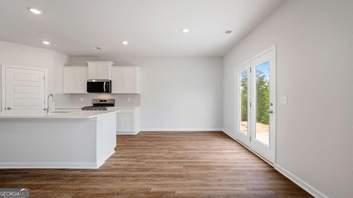 1307 Hollingsworth Way Property Photo 8