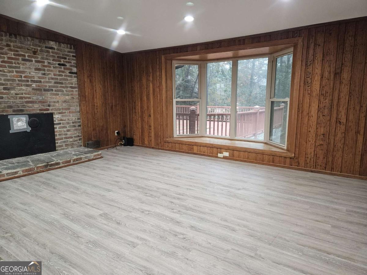 989 Rudolph Street Property Photo 2